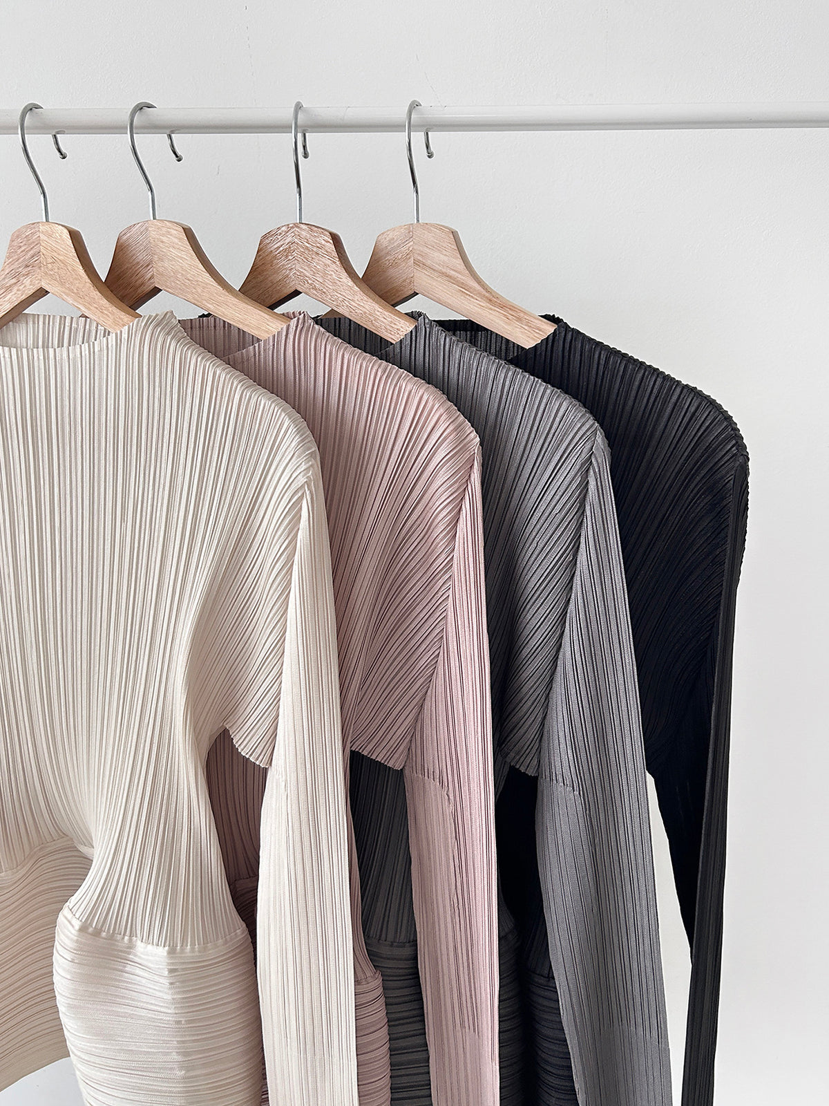 ✨ [플리츠] 샤이닝 볼륨 긴팔 티셔츠 | Shining Volume Pleated Top