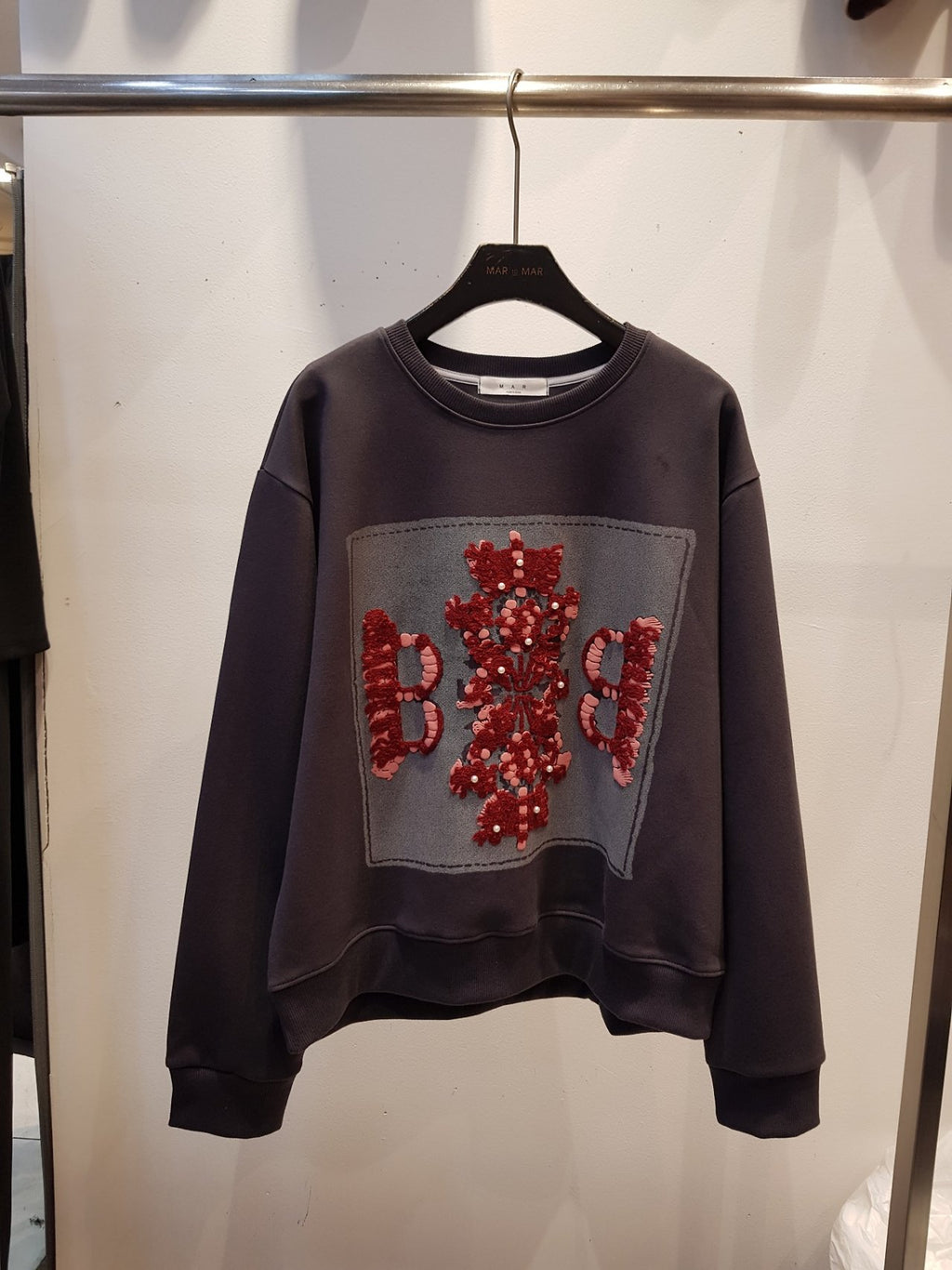 마르 BB✨ 진주 자수 맨투맨 | Pearl Embroidery Sweatshirt
