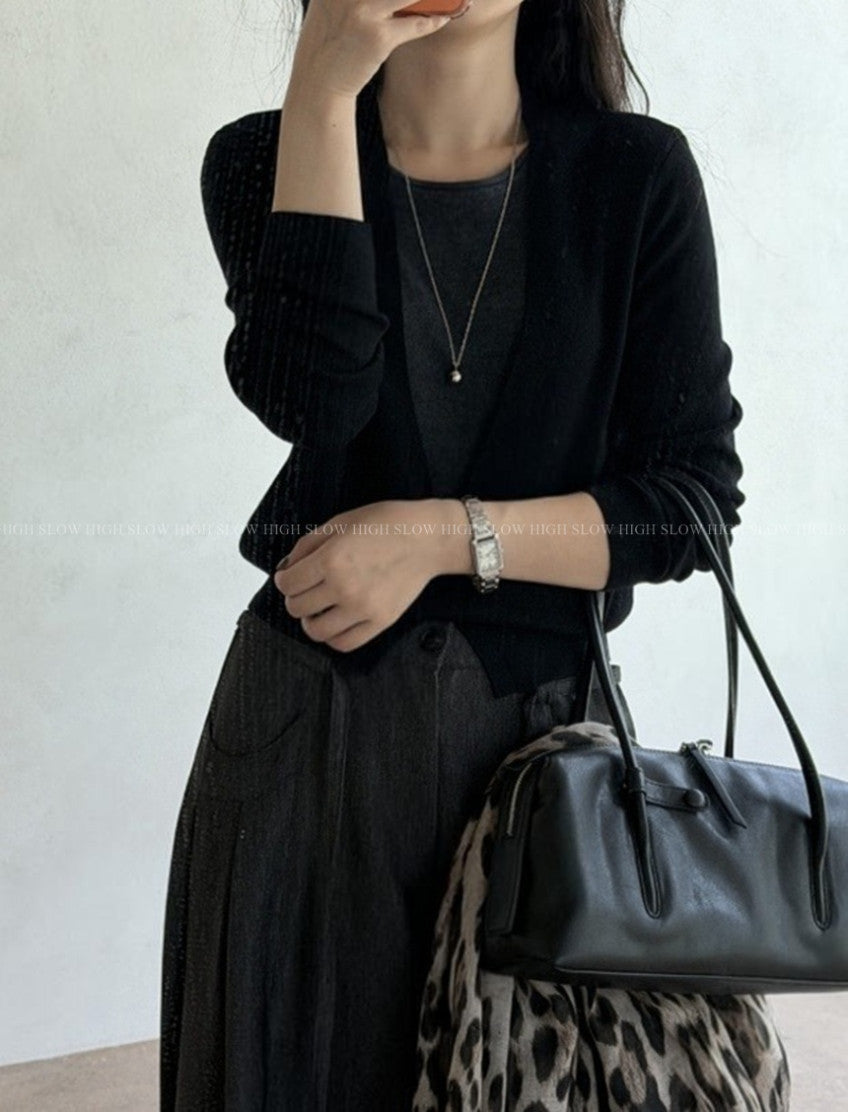 🧶 [레이어드 디자인] 울 블렌드 딥 브이넥 배색 슬릿 니트 | Wool Blend Deep V-Neck Layered Slit Knit