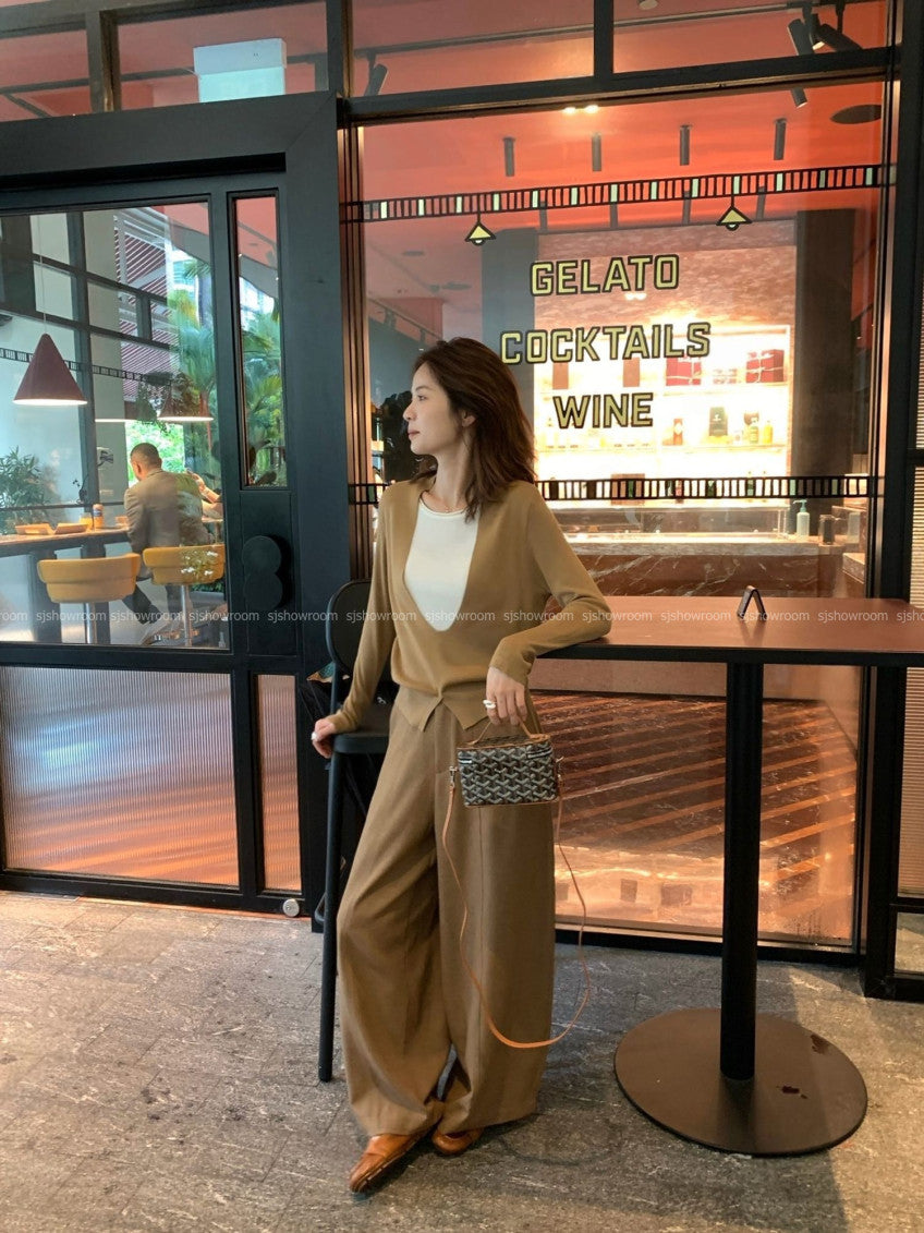 🧶 [레이어드 디자인] 울 블렌드 딥 브이넥 배색 슬릿 니트 | Wool Blend Deep V-Neck Layered Slit Knit