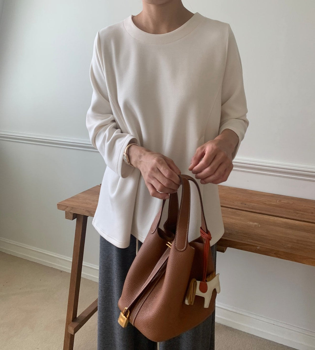 🖤 [럭키룸 라인이 예쁜 분또] 사이드 다트 A라인 긴팔 티셔츠 | Soft Structured Dart A-Line Long Sleeve Top