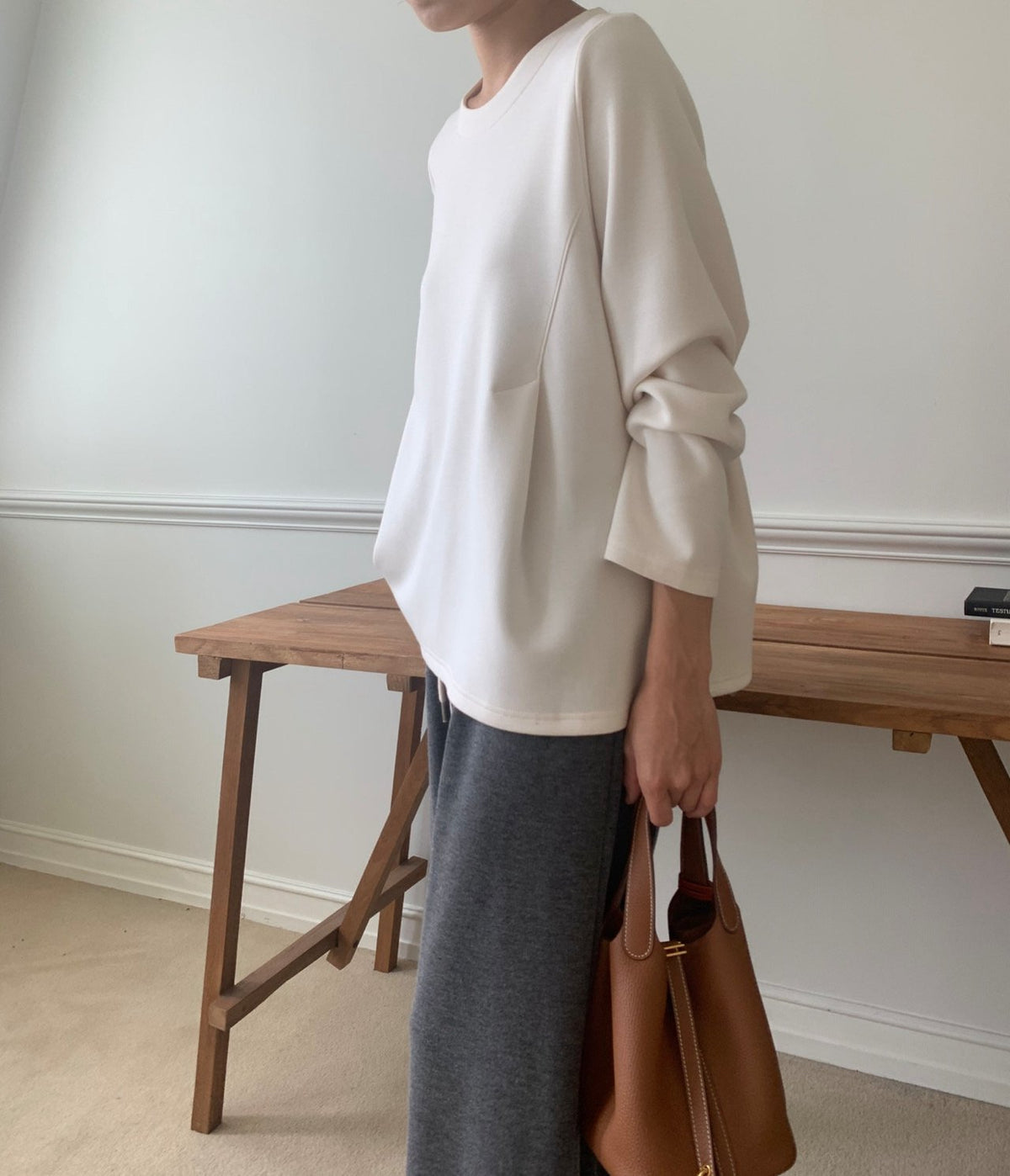 🖤 [럭키룸 라인이 예쁜 분또] 사이드 다트 A라인 긴팔 티셔츠 | Soft Structured Dart A-Line Long Sleeve Top