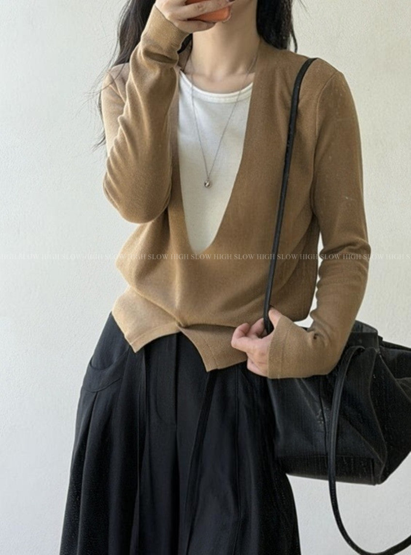 🧶 [레이어드 디자인] 울 블렌드 딥 브이넥 배색 슬릿 니트 | Wool Blend Deep V-Neck Layered Slit Knit