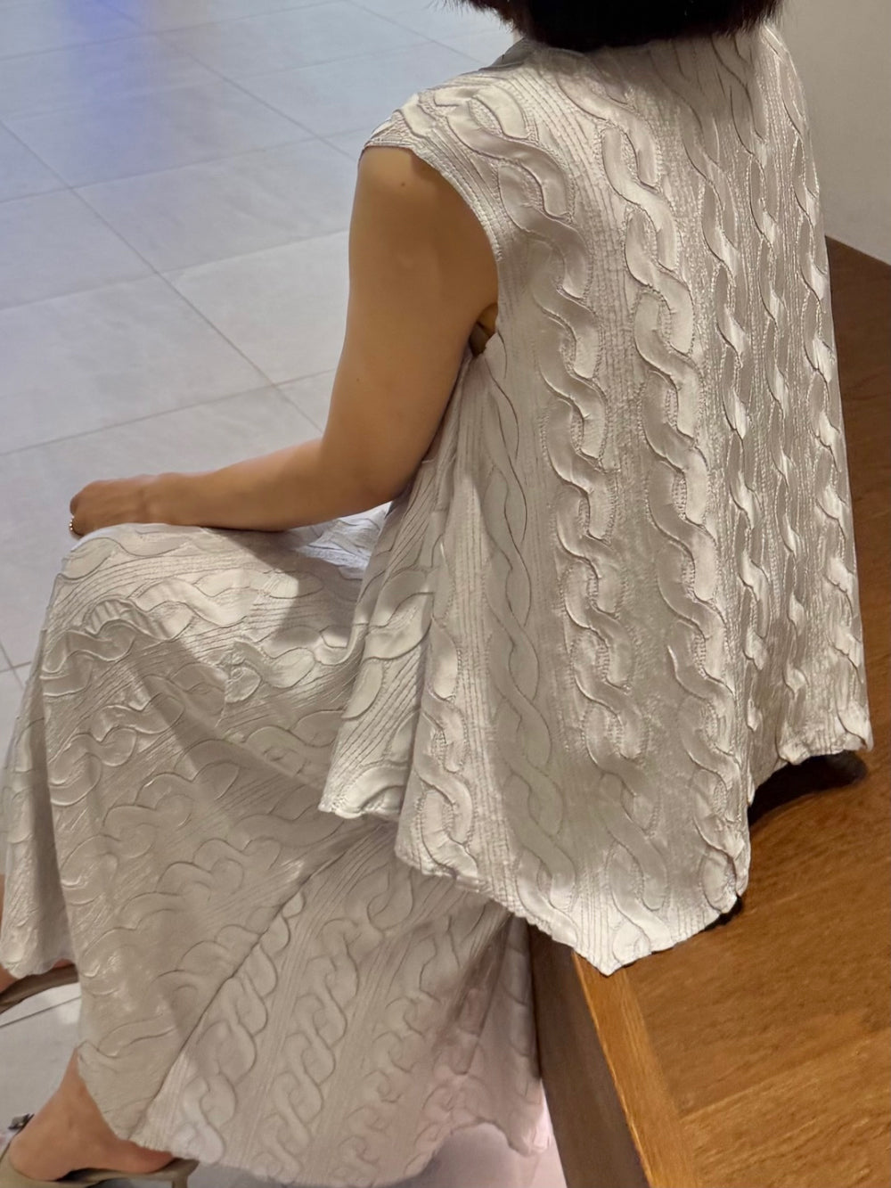 ✨반짝이는 은은한 펄감의 샤이니 꽈배기 플리츠 홀 셋업 Sleeveless Shimmer Pleated Texture Set-Up | Top & Skirt 2PCS · Elegant Satin Shine · Lightweight Summer Resort Look · Free Size✨