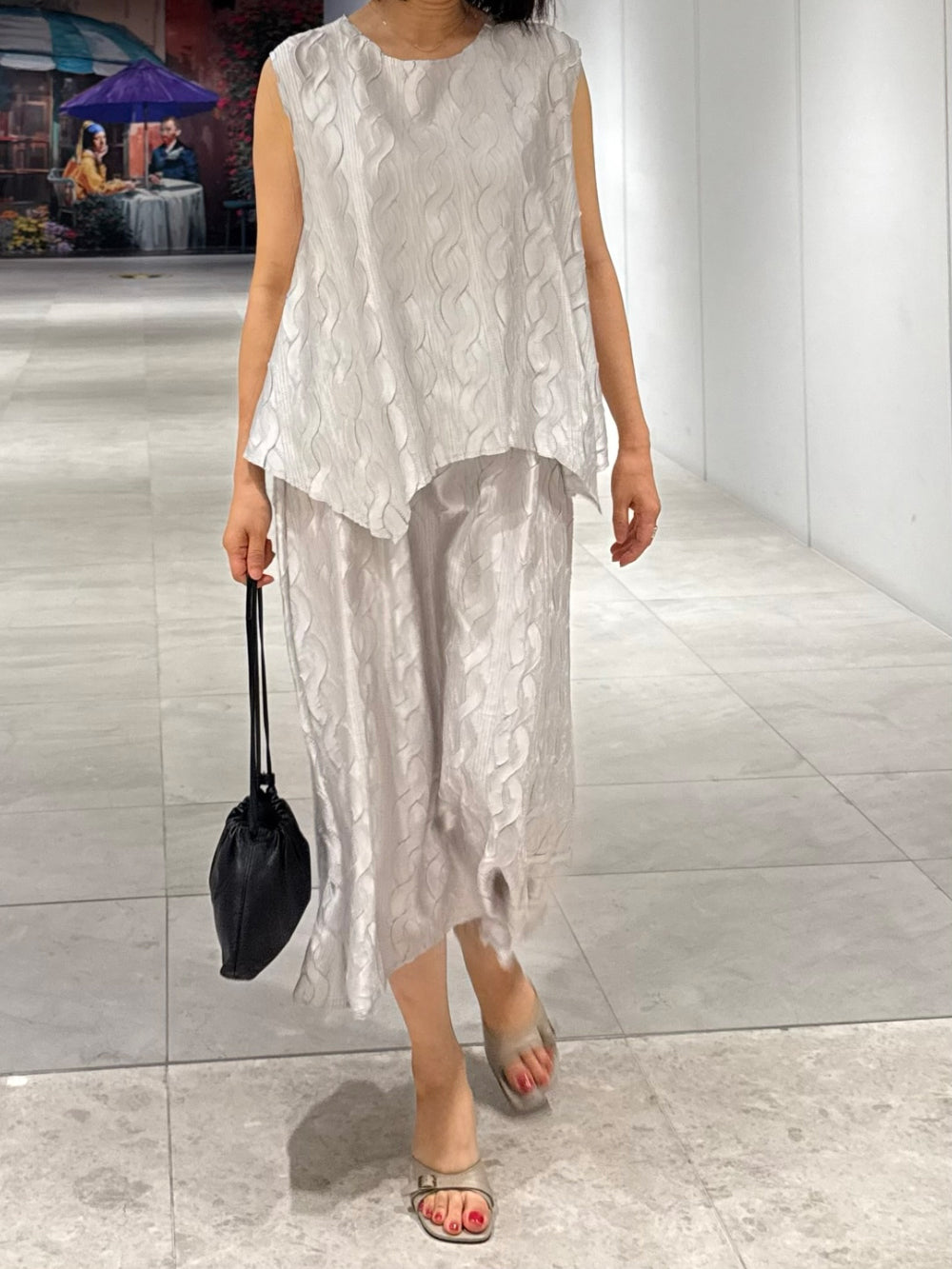 ✨반짝이는 은은한 펄감의 샤이니 꽈배기 플리츠 홀 셋업 Sleeveless Shimmer Pleated Texture Set-Up | Top & Skirt 2PCS · Elegant Satin Shine · Lightweight Summer Resort Look · Free Size✨