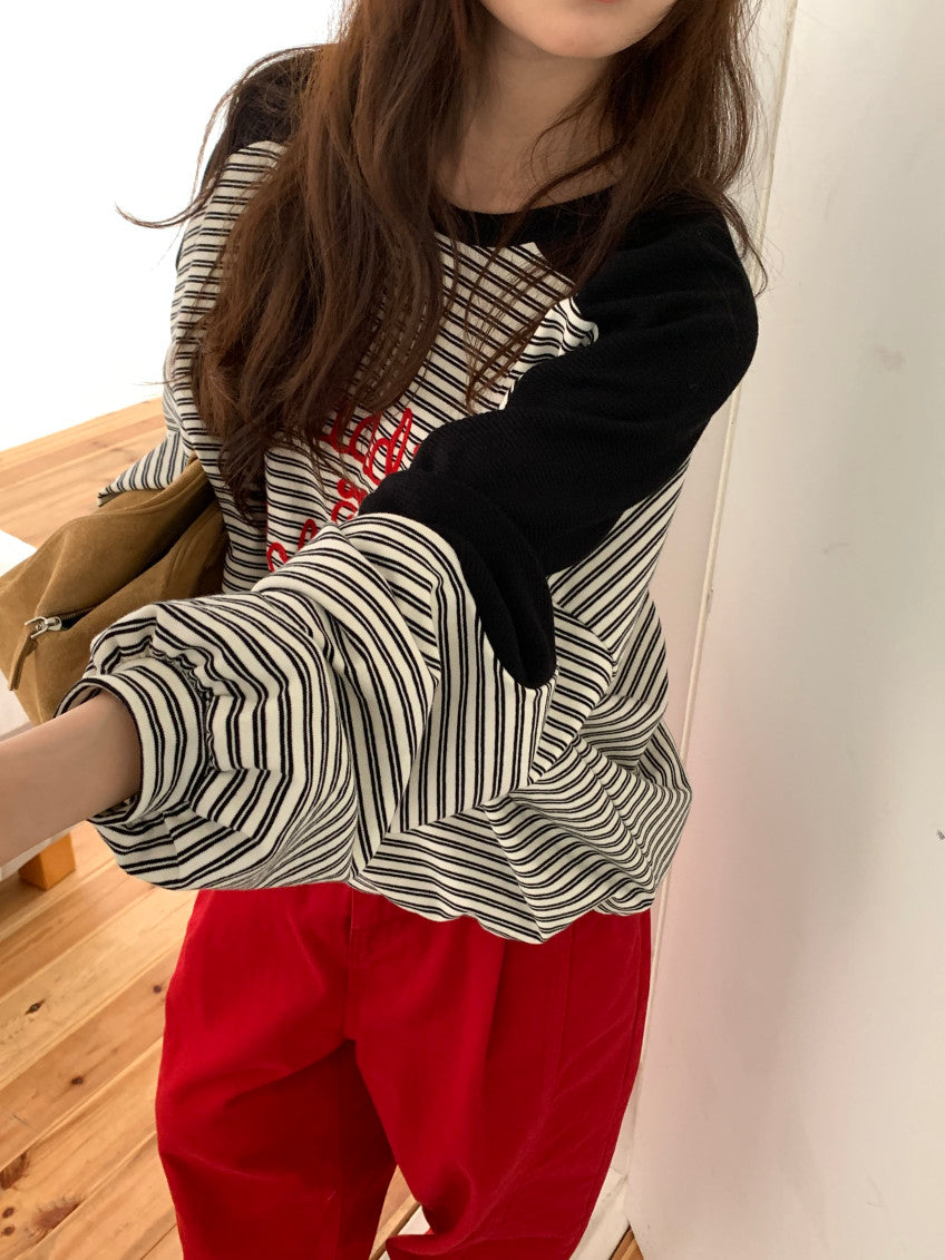 🧵 [벤티 스트라이프 배색] 레드 레터링 자수 맨투맨 | Stripe Color Block Embroidery Sweatshirt