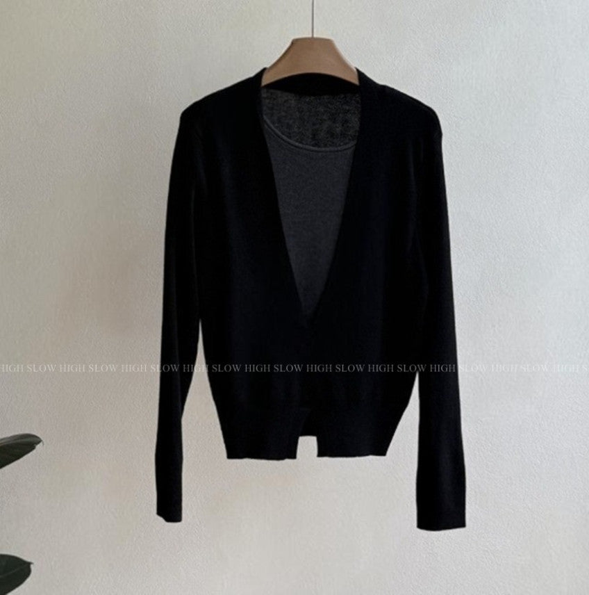 🧶 [레이어드 디자인] 울 블렌드 딥 브이넥 배색 슬릿 니트 | Wool Blend Deep V-Neck Layered Slit Knit