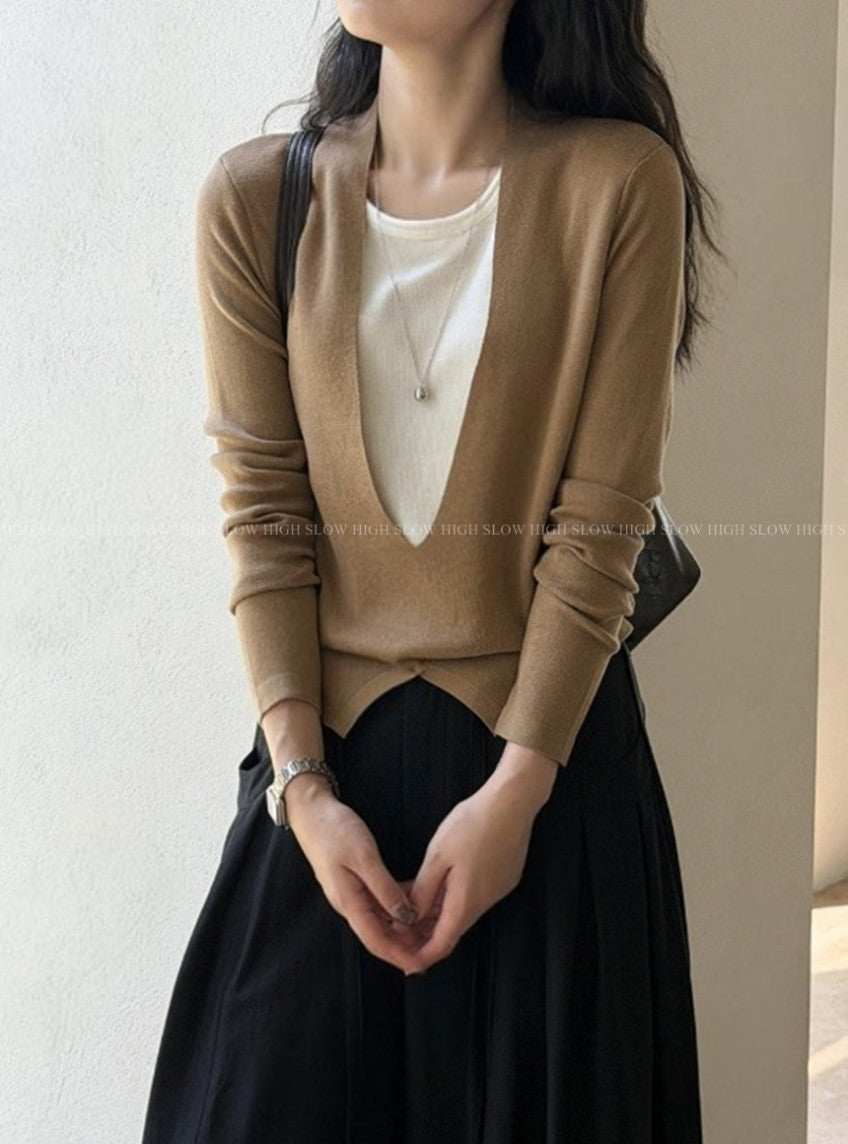 🧶 [레이어드 디자인] 울 블렌드 딥 브이넥 배색 슬릿 니트 | Wool Blend Deep V-Neck Layered Slit Knit
