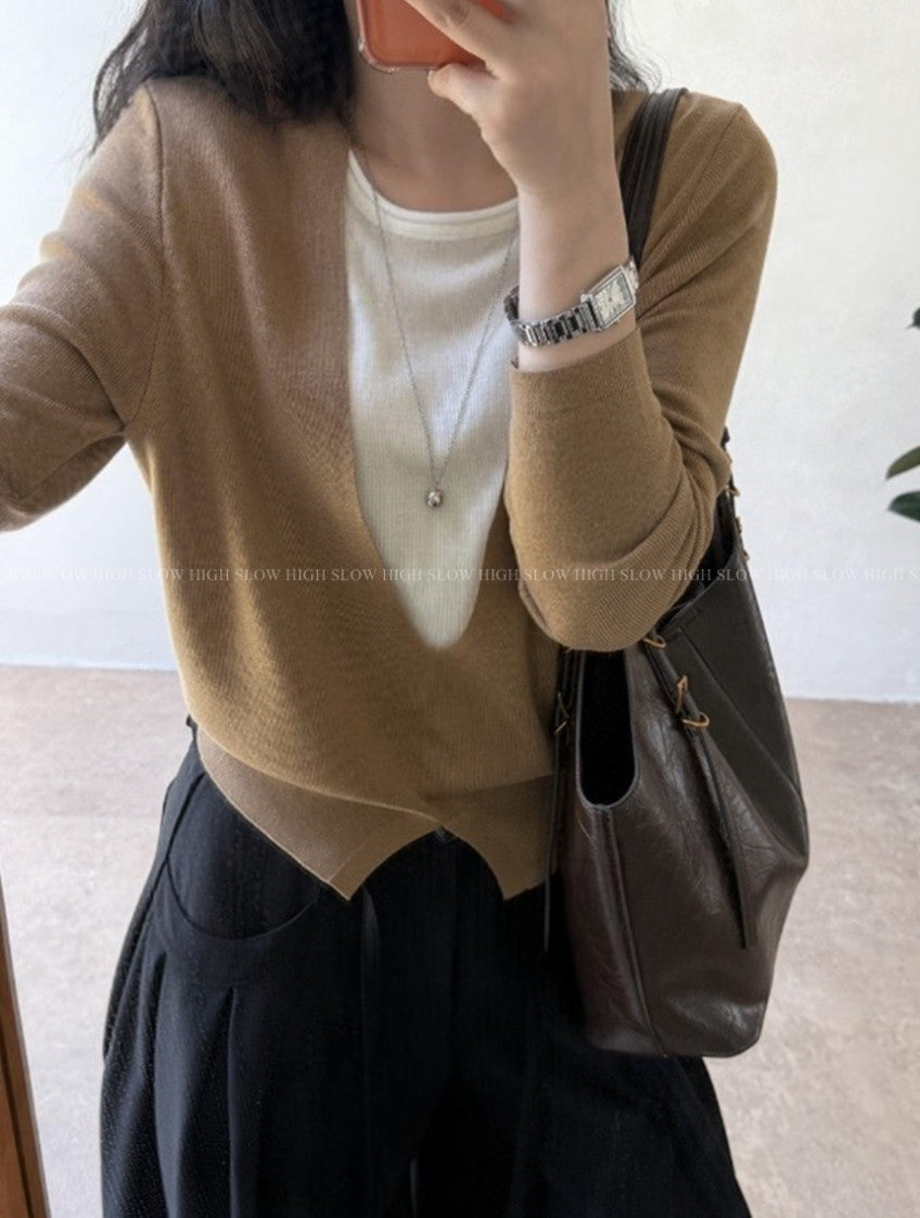 🧶 [레이어드 디자인] 울 블렌드 딥 브이넥 배색 슬릿 니트 | Wool Blend Deep V-Neck Layered Slit Knit