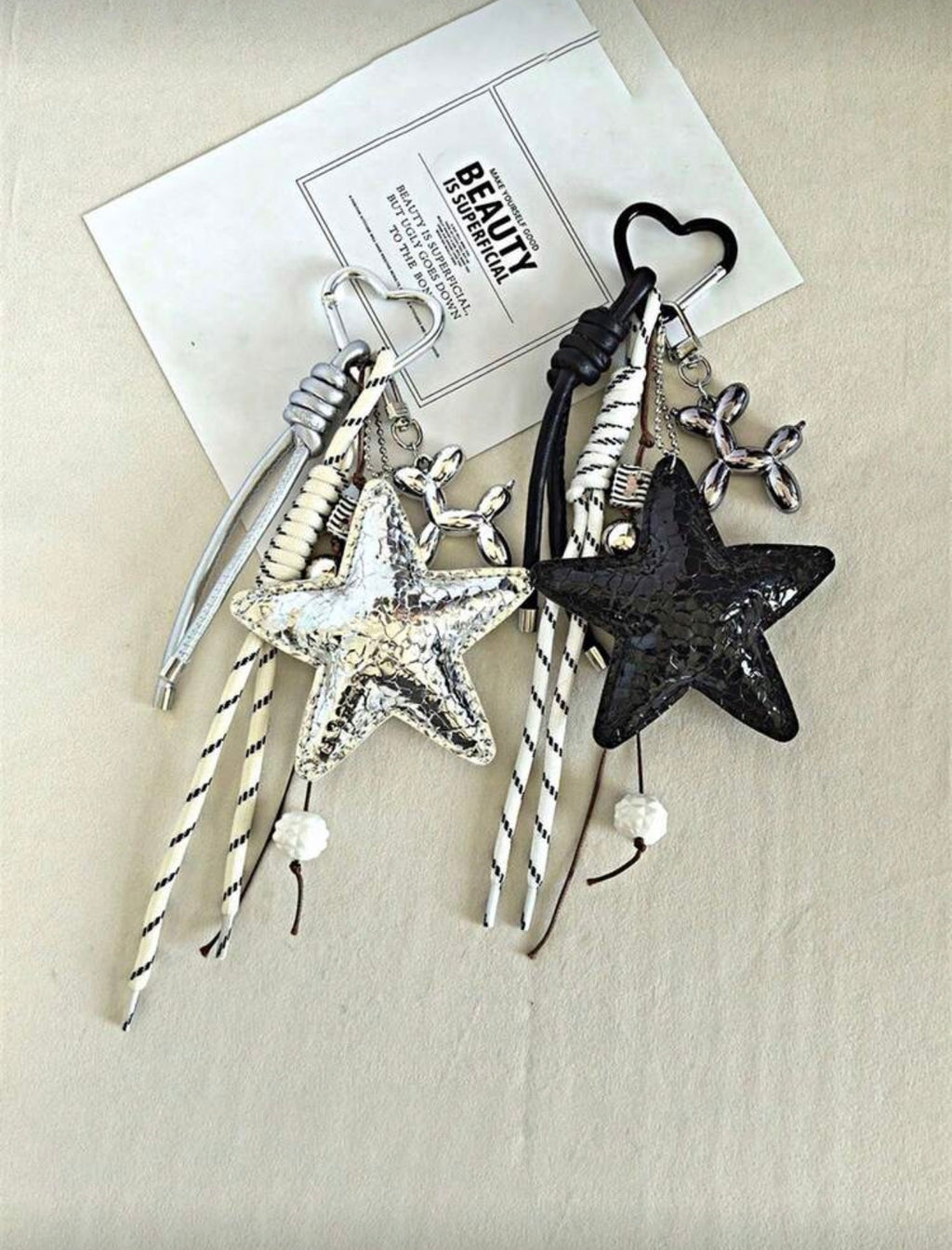 🇰🇷 메탈릭 Y2K 스타 참 키링 · 실버/블랙 · 가방 펜던트 포인트 악세서리 (단품)/Metallic Y2K Star Bag Charm 1pcs· Keychain & Pendant Accessory