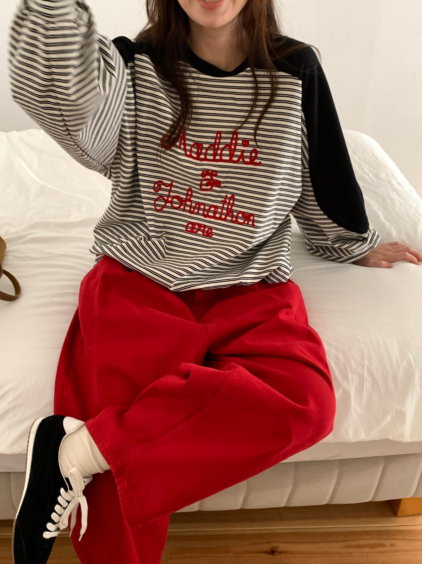 🧵 [벤티 스트라이프 배색] 레드 레터링 자수 맨투맨 | Stripe Color Block Embroidery Sweatshirt