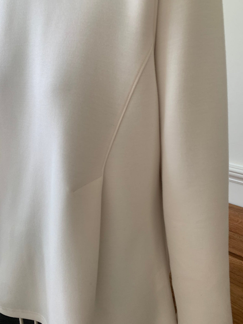 🖤 [럭키룸 라인이 예쁜 분또] 사이드 다트 A라인 긴팔 티셔츠 | Soft Structured Dart A-Line Long Sleeve Top