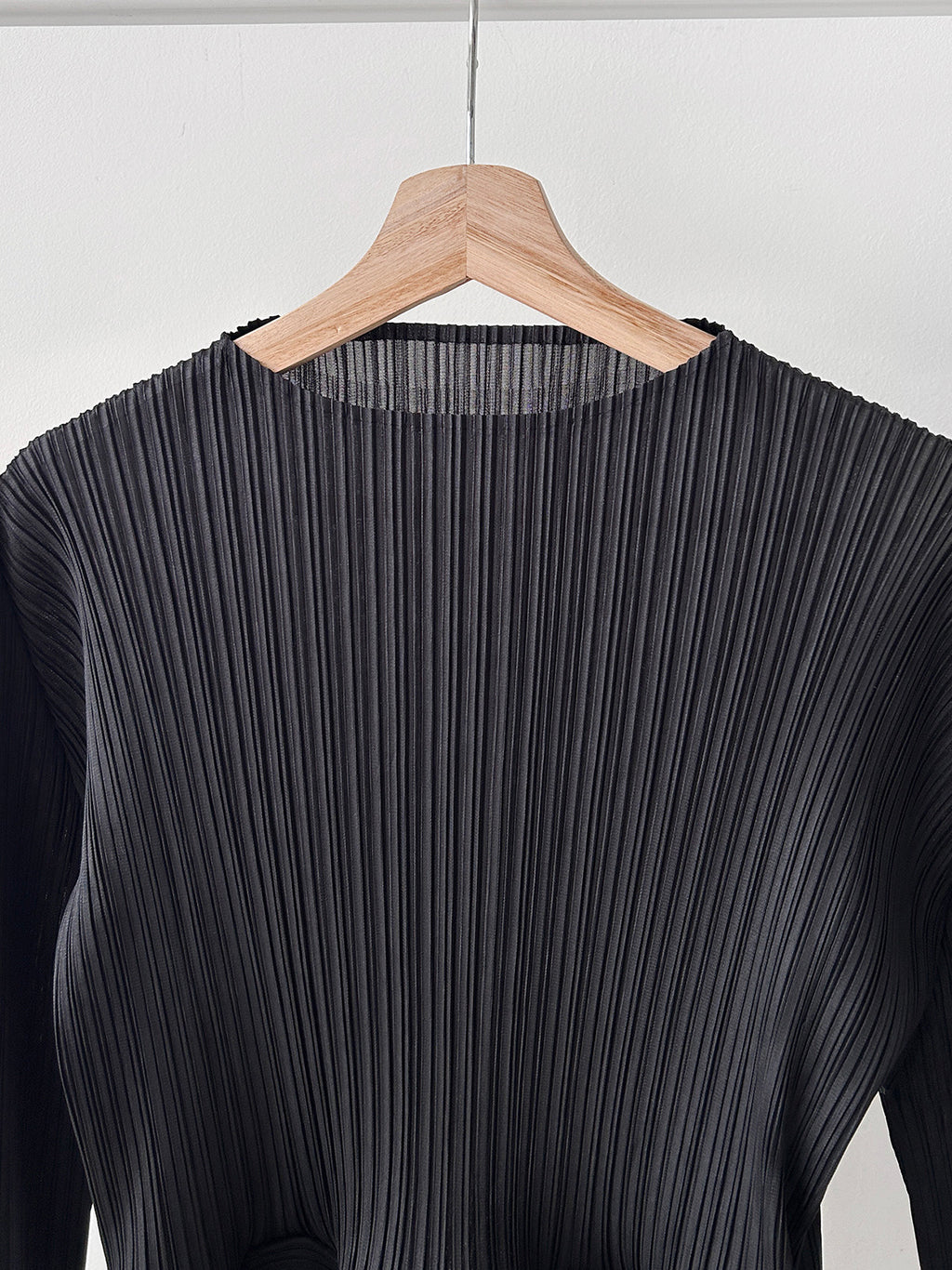 ✨ [플리츠] 샤이닝 볼륨 긴팔 티셔츠 | Shining Volume Pleated Top