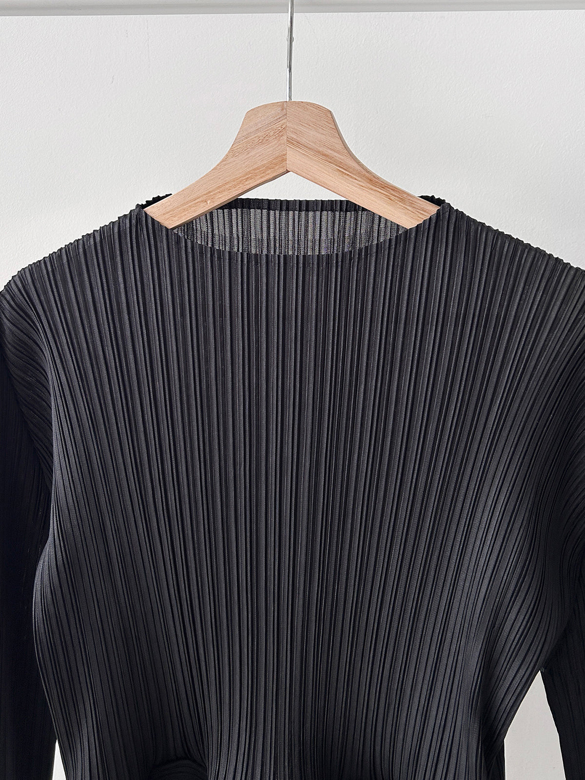 ✨ [플리츠] 샤이닝 볼륨 긴팔 티셔츠 | Shining Volume Pleated Top