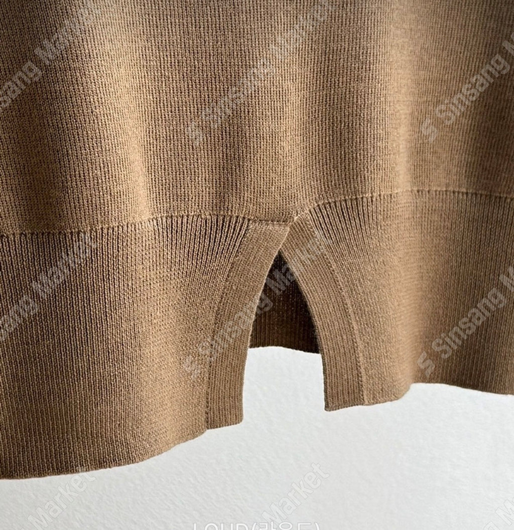 🧶 [레이어드 디자인] 울 블렌드 딥 브이넥 배색 슬릿 니트 | Wool Blend Deep V-Neck Layered Slit Knit