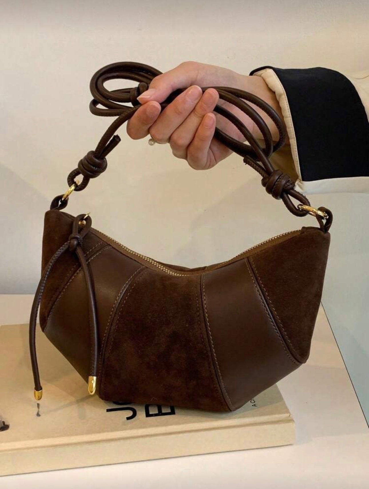 ✨ 우아한 미니 스웨이드 크로와상 크로스백(Brown)/✨ Chic Suede  Mini Crossbody Bag | Soft Elegant Shoulder Purse (Brown)