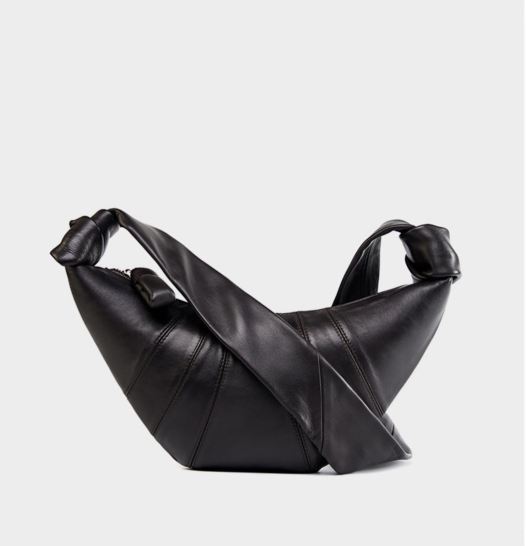 🌳[프리미엄라인]🌳[품절사태 3월20일 이후 재입고 후 !!4월수령!!]🖤프리미엄 양가죽 크로와상 포춘백 숄더백 🥐 고급 램스킨 바디라인 실루엣 데일리 럭셔리 숄더백 Lambskin Croissant Fortune Shoulder Bag