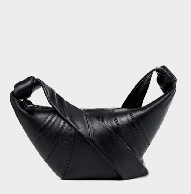 🌳[프리미엄라인]🌳[품절사태 3월20일 이후 재입고 후 !!4월수령!!]🖤프리미엄 양가죽 크로와상 포춘백 숄더백 🥐 고급 램스킨 바디라인 실루엣 데일리 럭셔리 숄더백 Lambskin Croissant Fortune Shoulder Bag