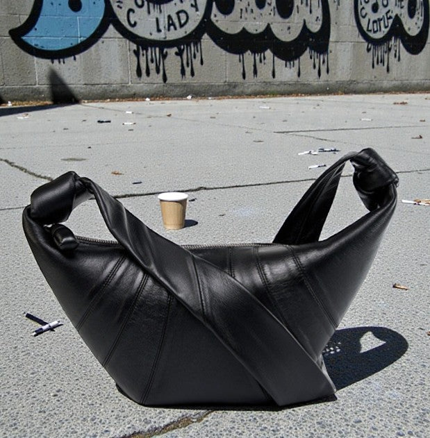 🌳[프리미엄라인]🌳[품절사태 3월20일 이후 재입고 후 !!4월수령!!]🖤프리미엄 양가죽 크로와상 포춘백 숄더백 🥐 고급 램스킨 바디라인 실루엣 데일리 럭셔리 숄더백 Lambskin Croissant Fortune Shoulder Bag