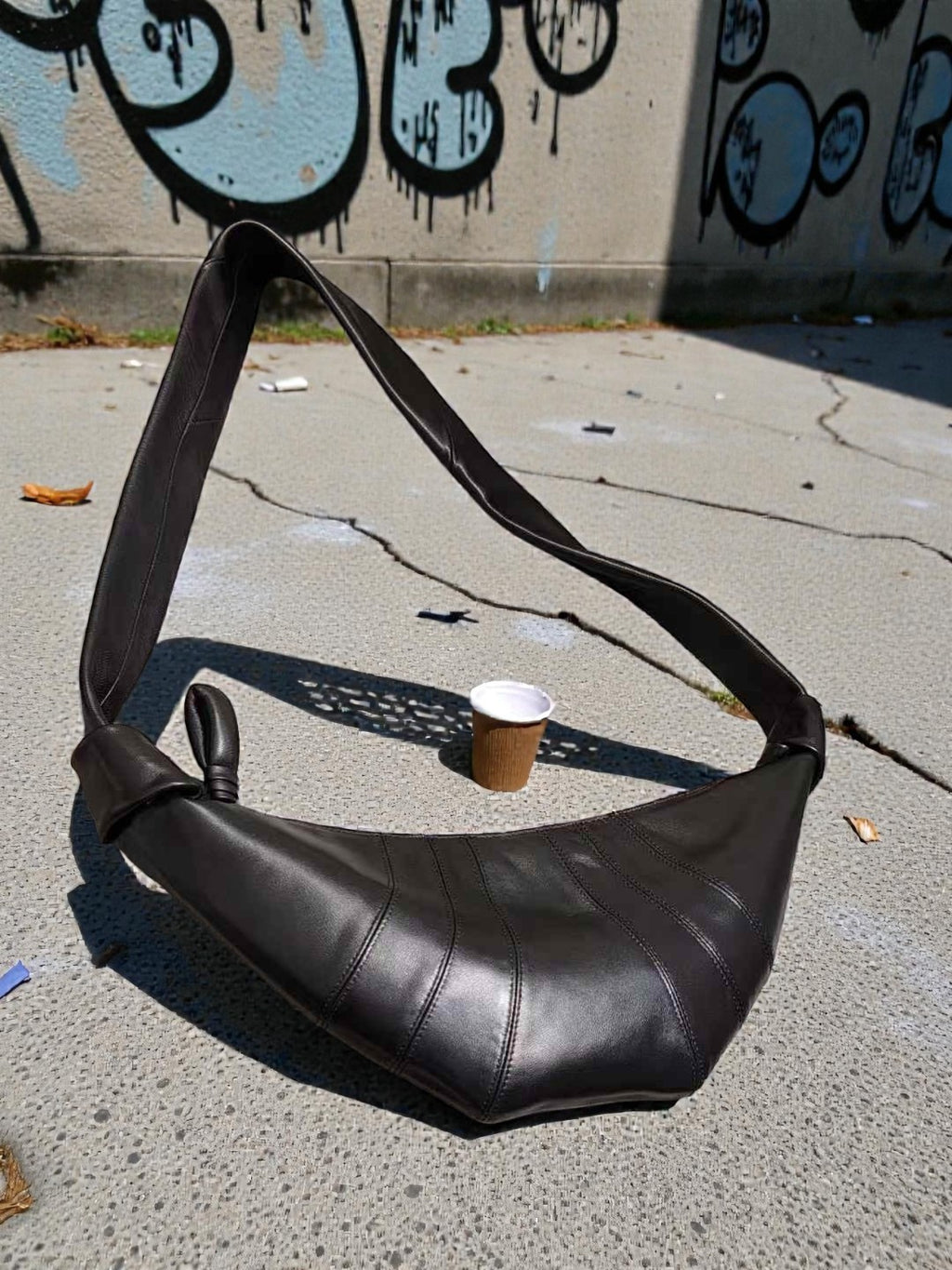 🌳[프리미엄라인]🌳[품절사태 3월20일 이후 재입고 후 !!4월수령!!]🖤프리미엄 양가죽 크로와상 포춘백 숄더백 🥐 고급 램스킨 바디라인 실루엣 데일리 럭셔리 숄더백 Lambskin Croissant Fortune Shoulder Bag