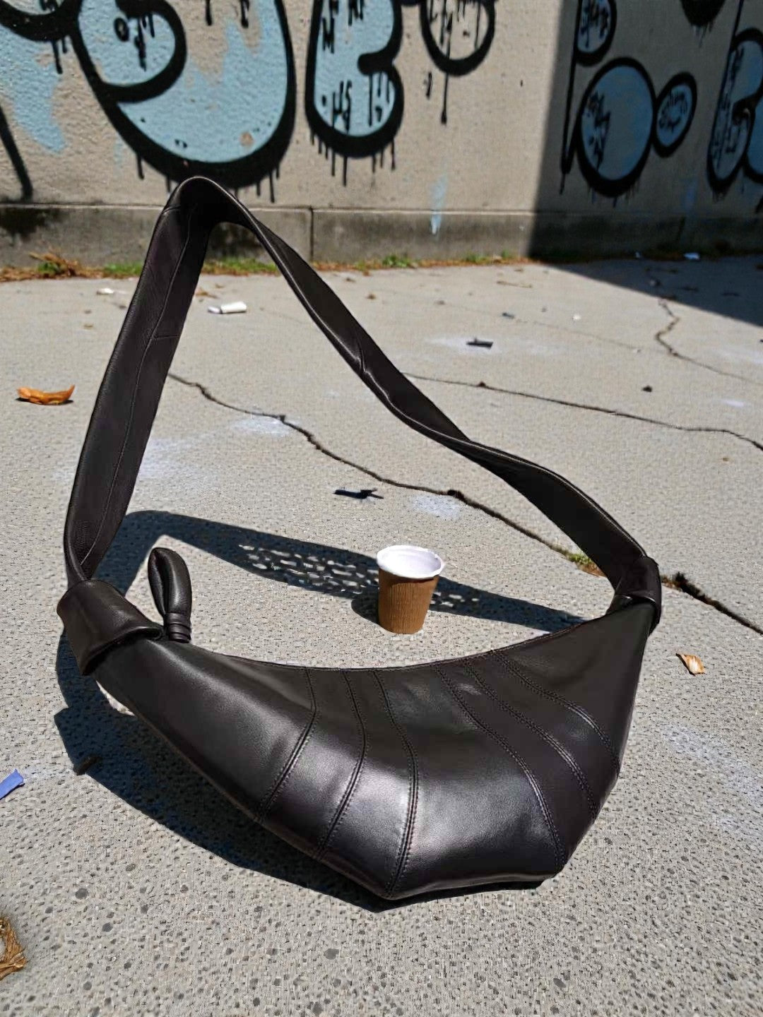 🌳[프리미엄라인]🌳[품절사태 3월20일 이후 재입고 후 !!4월수령!!]🖤프리미엄 양가죽 크로와상 포춘백 숄더백 🥐 고급 램스킨 바디라인 실루엣 데일리 럭셔리 숄더백 Lambskin Croissant Fortune Shoulder Bag