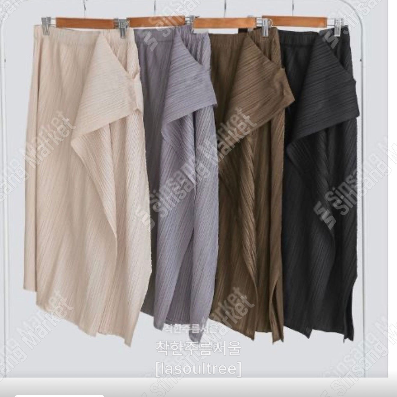 플리츠 원뿔 드레이프 스커트 | 걸을 때마다 우아하게 흐르는 드레이프 플리츠 스커트 Pleated Cone Drape Skirt | Gracefully Flowing Pleated Skirt with Elegant Drape Detail
