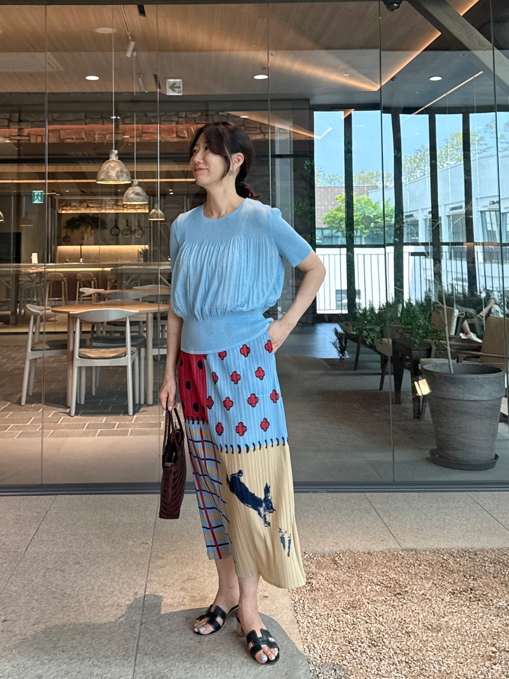 🎨 엘리스 아트 프린트 플리츠 롱 스커트 │ 유니크 패턴 · 슬림핏 효과 · 양사이드 트임 · 전체 밴딩 · 여행룩 · 데일리룩 · 모임룩 추천 │ Alice Print Pleated Skirt