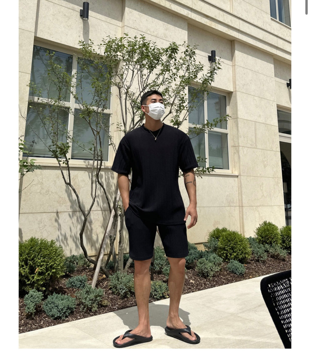 🖤🔥 드디어 남자 플리츠 상륙! 한번 입으면 못 벗는다는 마성의 세트 🔥🖤 ✈️ 남자 플리츠 썸머 반팔 & 반바지 세트 Pleated Summer Tee & Shorts Set