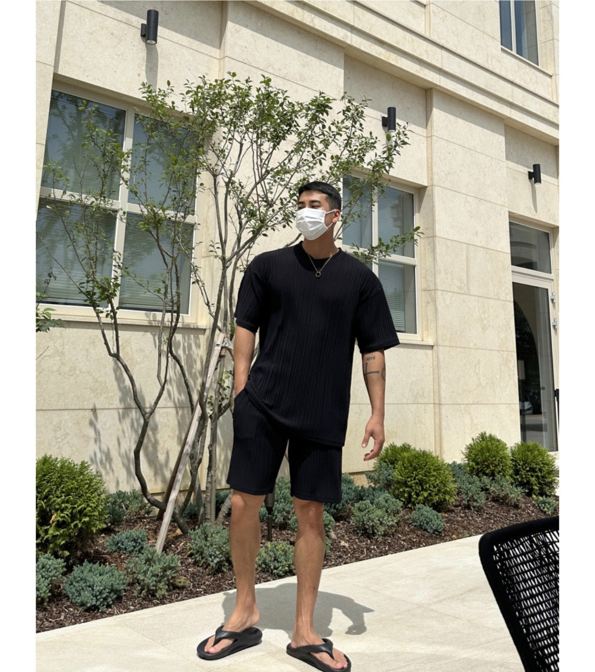 🖤🔥 드디어 남자 플리츠 상륙! 한번 입으면 못 벗는다는 마성의 세트 🔥🖤 ✈️ 남자 플리츠 썸머 반팔 & 반바지 세트 Pleated Summer Tee & Shorts Set