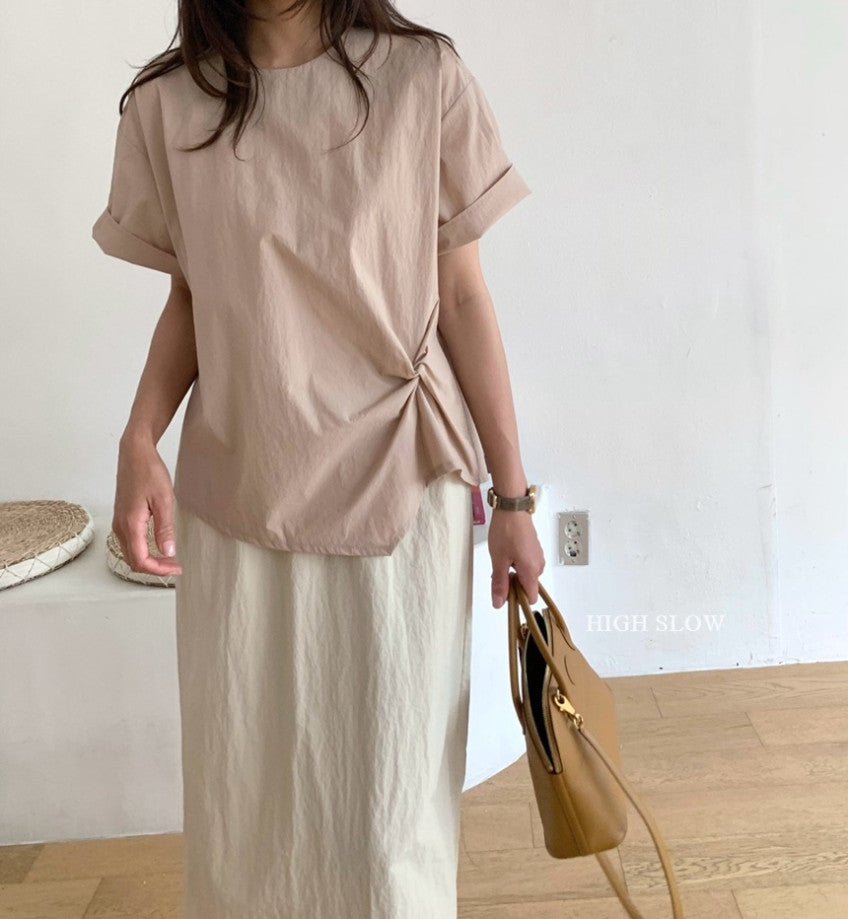 🌿✨[럭키룸]77까지 편안하게! 입는 순간 반하는 바스락 꼬임 블라우스💖 체형커버 끝판왕 꼬임 디테일 반팔 블라우스 · 시원한 썸머 원단 · 데일리룩부터 출근룩까지 │ Twisted Detail Summer Blouse