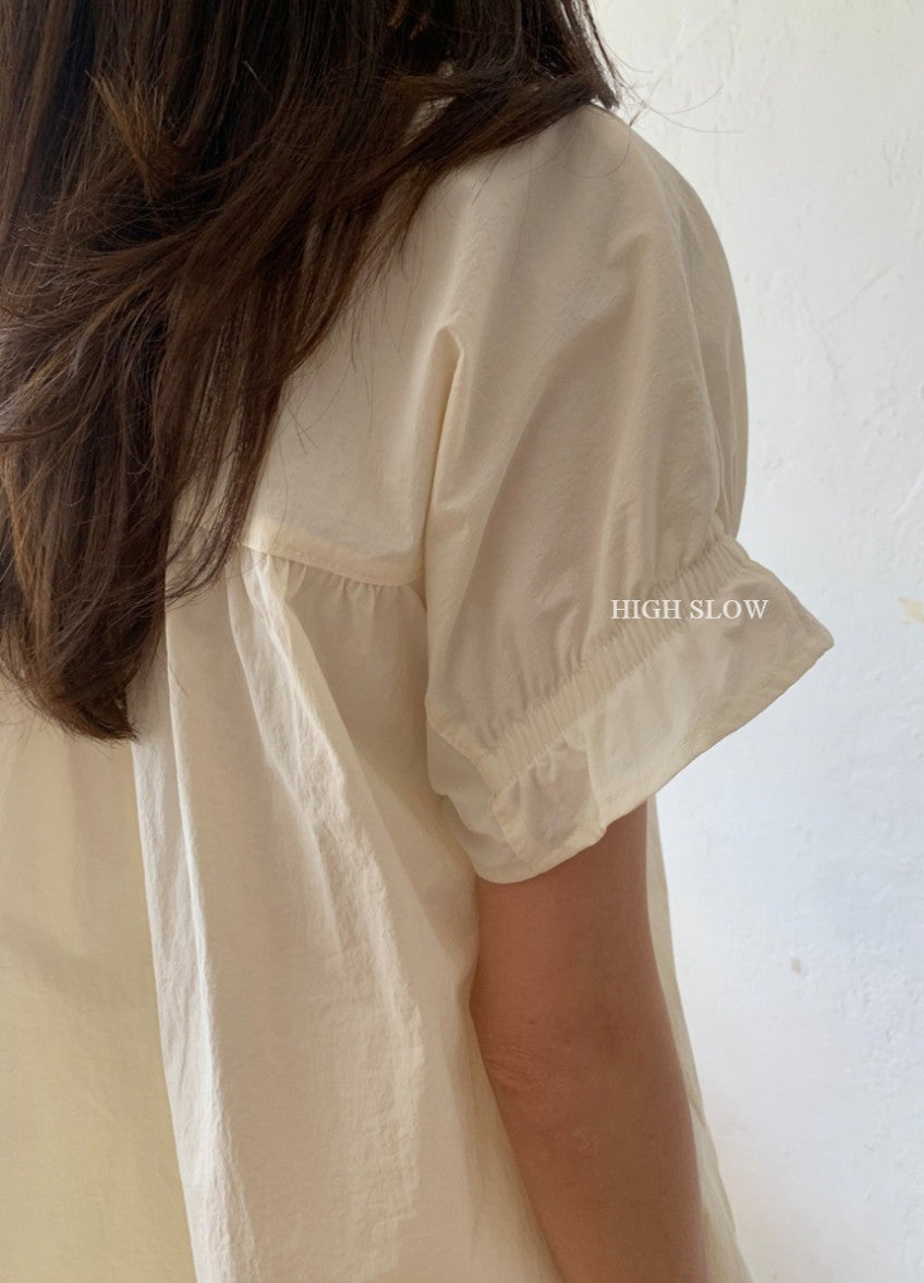 ✨ 럭키룸 블라썸 밴드 블라우스 퍼프소매 라운드넥 바스락 반팔 블라우스 데일리룩 여성 여름 블라우스 체형커버 러블리 블라우스 | Lucky Room Blossom Band Blouse Puff Sleeve Round Neck Lightweight Summer Blouse Casual Women's Top ✨