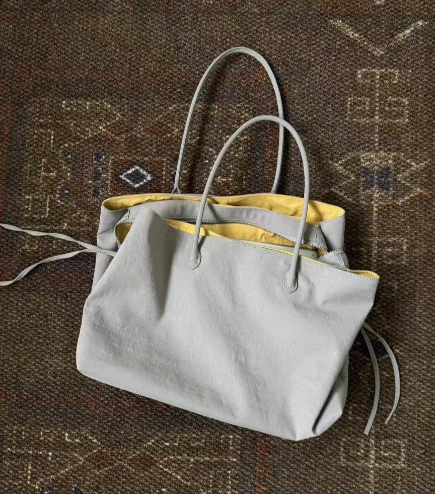 ✨가볍고 넉넉한 데일리·여행용 프릭스 빅 나일론 숄더백 ✈️👜 노트북 수납 가능 · 3칸 분리 수납 · 초경량 가방 (블랙/그레이/퍼플) Lightweight Large Nylon Shoulder Bag ✨ Laptop Fit · 3 Compartments · Ultra Lightweight (Black/Gray/Purple)