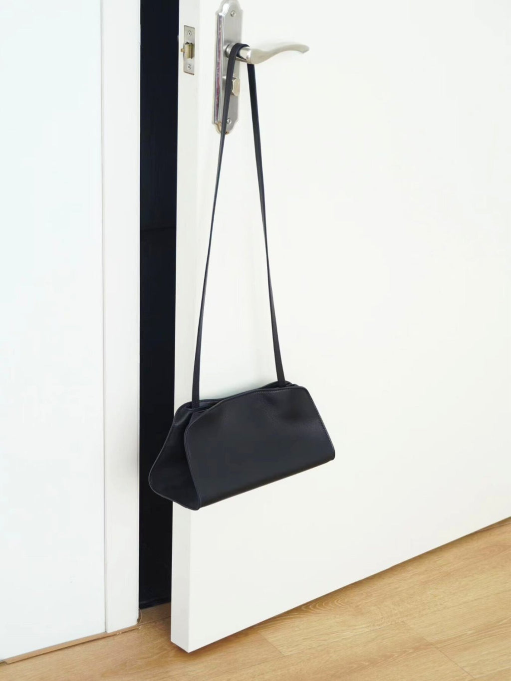 👜✨🤎 [3주-4주예상]최신상 V 소가죽 로우 페기 숄더백 · 토트백 · 크로스 미니백 │ Premium Cowhide Low Peggy Shoulder Bag / Tote / Cross Mini Bag 🤎✨👜