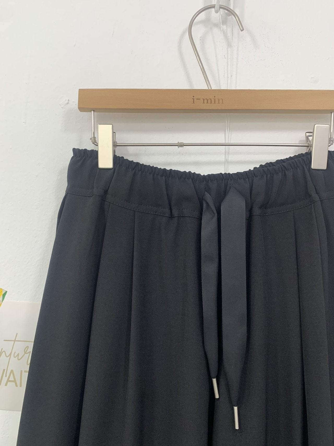 ✨🤍 입자마자 -3kg핏 🤍✨ 뱃살·허벅지 커버 + 핀턱 슬림라인 + 하루종일 편한 밴딩 + 찰랑 와이드핏 🖤 로에 핀턱 고무줄 정장 팬츠 ✨  ✨🤍 Instant -3kg silhouette 🤍✨ Tummy & thigh coverage + pintuck slim line + all-day elastic comfort + flowy wide fit 🖤 Loe pants ✨