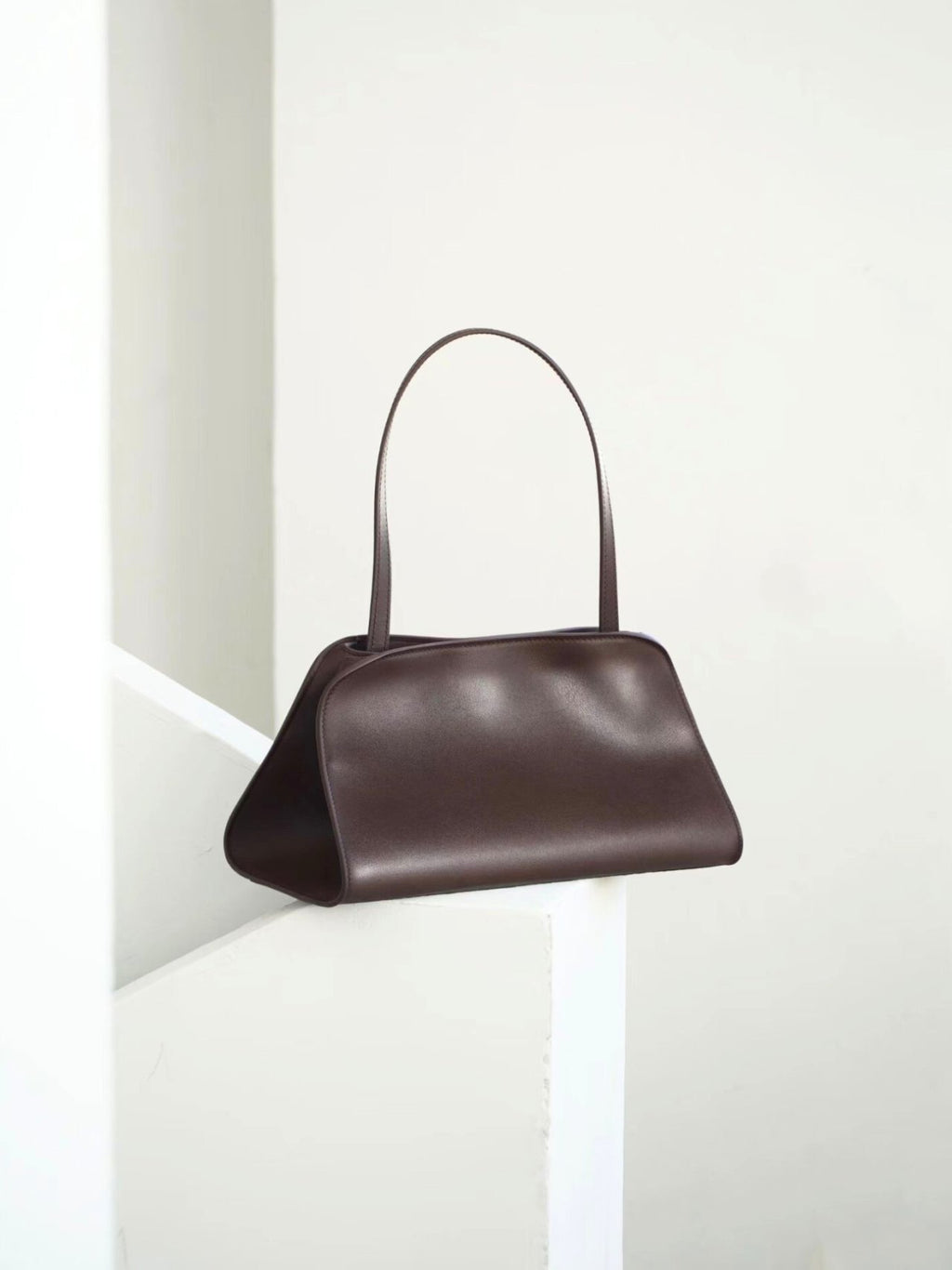 👜✨🤎 [3주-4주예상]최신상 V 소가죽 로우 페기 숄더백 · 토트백 · 크로스 미니백 │ Premium Cowhide Low Peggy Shoulder Bag / Tote / Cross Mini Bag 🤎✨👜