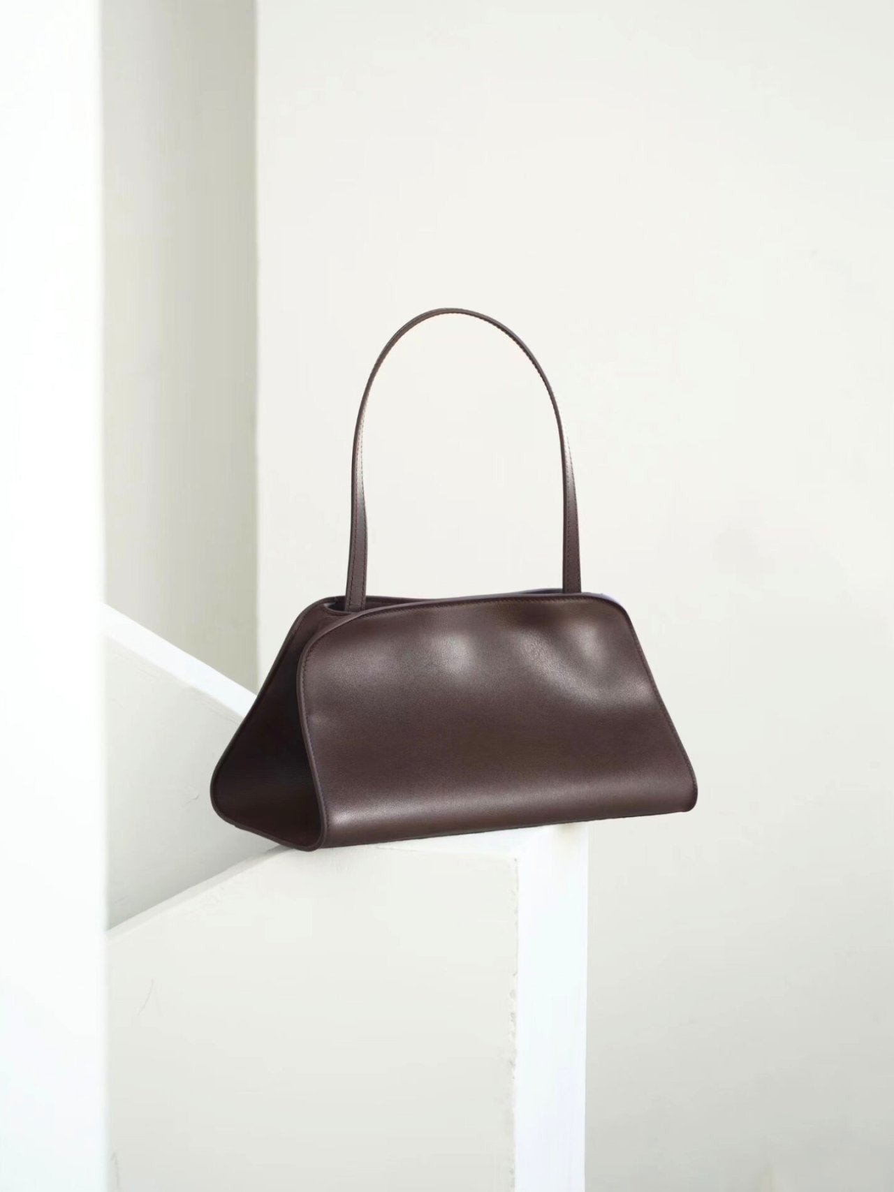 👜✨🤎 [3주-4주예상]최신상 V 소가죽 로우 페기 숄더백 · 토트백 · 크로스 미니백 │ Premium Cowhide Low Peggy Shoulder Bag / Tote / Cross Mini Bag 🤎✨👜