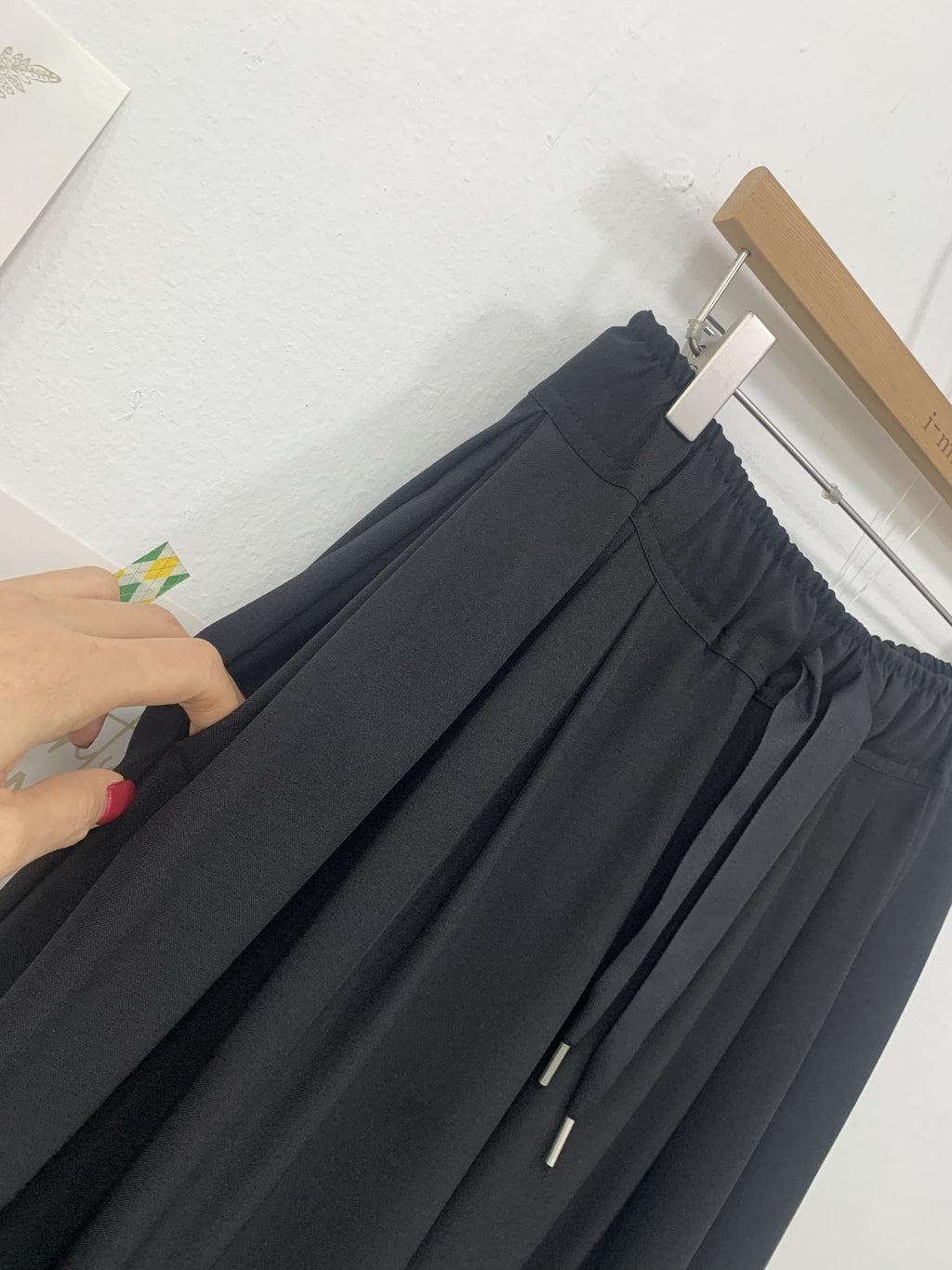 ✨🤍 입자마자 -3kg핏 🤍✨ 뱃살·허벅지 커버 + 핀턱 슬림라인 + 하루종일 편한 밴딩 + 찰랑 와이드핏 🖤 로에 핀턱 고무줄 정장 팬츠 ✨  ✨🤍 Instant -3kg silhouette 🤍✨ Tummy & thigh coverage + pintuck slim line + all-day elastic comfort + flowy wide fit 🖤 Loe pants ✨