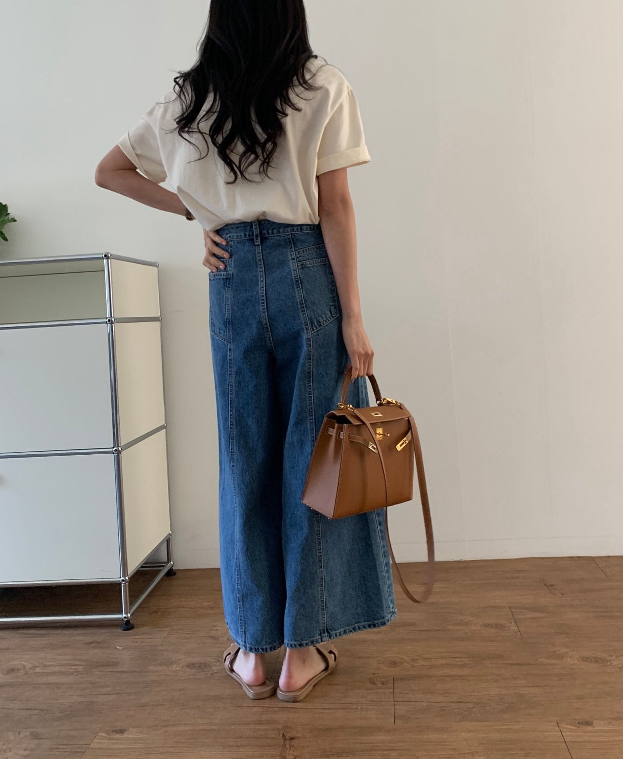 🌸봄신상🌼[럭키룸] 👖 26SS 봄신상 뒤포켓 절개 세미와이드 데님 팬츠 (중청) 26SS Spring Back Pocket Seam Semi-Wide Denim Pants (Medium Blue)