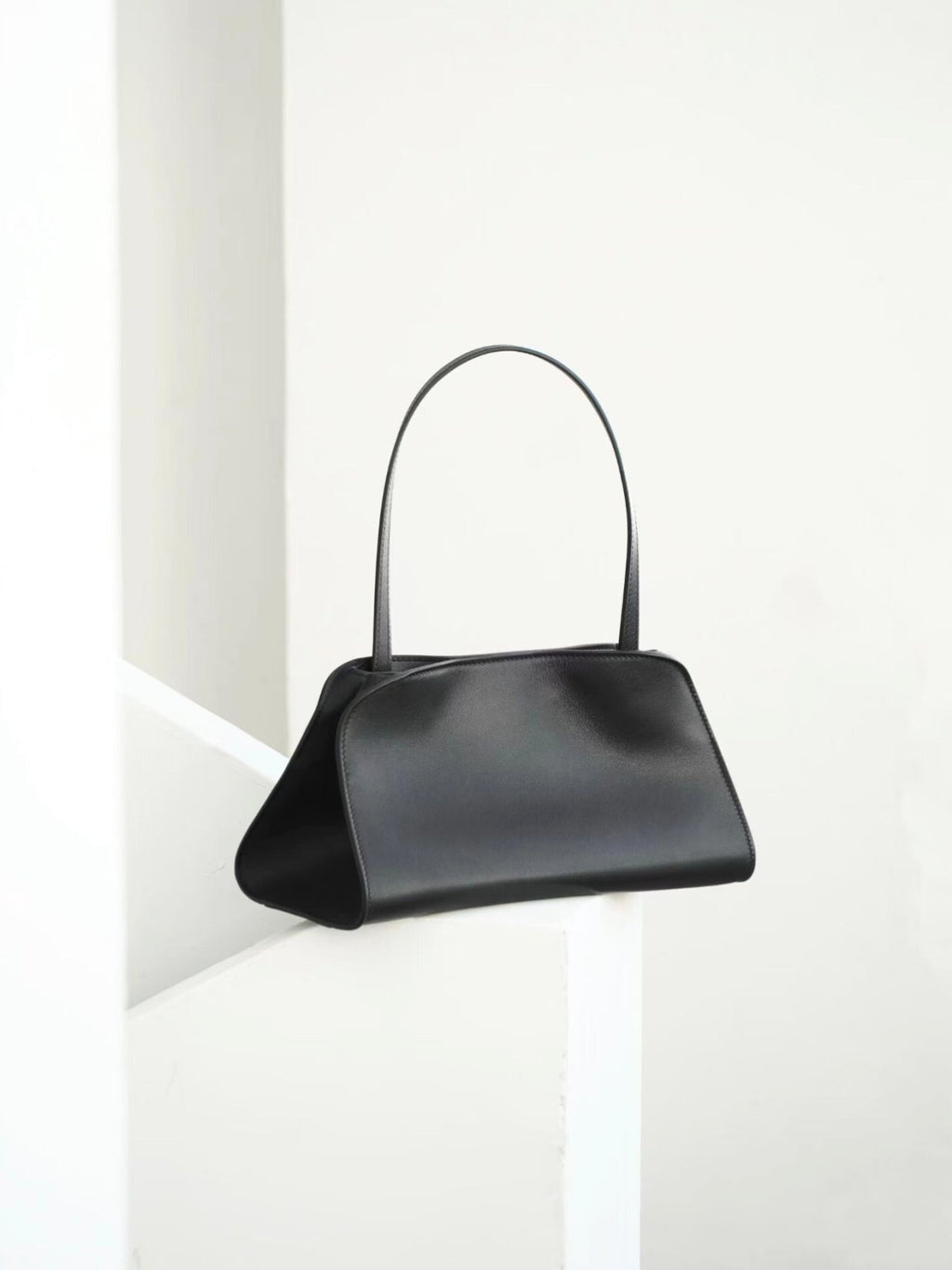 👜✨🤎 [3주-4주예상]최신상 V 소가죽 로우 페기 숄더백 · 토트백 · 크로스 미니백 │ Premium Cowhide Low Peggy Shoulder Bag / Tote / Cross Mini Bag 🤎✨👜