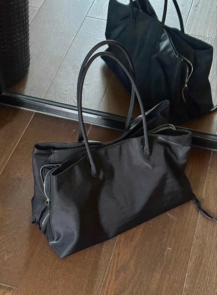 ✨가볍고 넉넉한 데일리·여행용 프릭스 빅 나일론 숄더백 ✈️👜 노트북 수납 가능 · 3칸 분리 수납 · 초경량 가방 (블랙/그레이/퍼플) Lightweight Large Nylon Shoulder Bag ✨ Laptop Fit · 3 Compartments · Ultra Lightweight (Black/Gray/Purple)