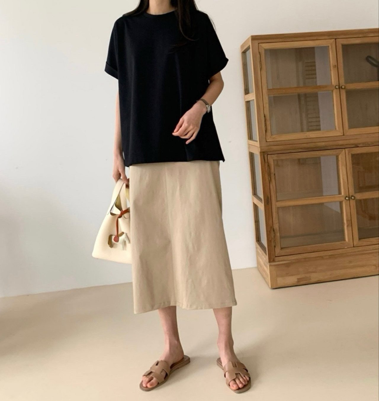 ✨👚 럭키룸 카브라 트임 티셔츠 – 분또 원단 A라인핏 루즈핏 데일리 티셔츠 / 미시 데일리 루즈핏 탑 / 체형커버 트임 티셔츠 ✨ ✨👚 Lucky Room Cabra Side-Slit Tee – Premium Ponte Fabric A-Line Loose Fit Daily Top / Comfortable Everyday Oversized T-Shirt ✨