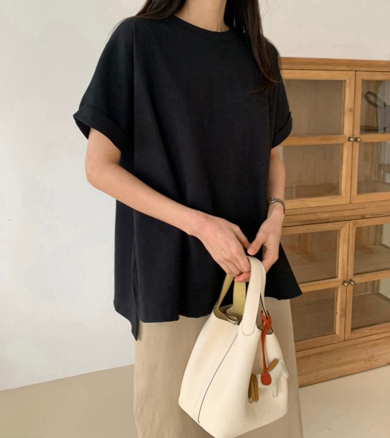 ✨👚 럭키룸 카브라 트임 티셔츠 – 분또 원단 A라인핏 루즈핏 데일리 티셔츠 / 미시 데일리 루즈핏 탑 / 체형커버 트임 티셔츠 ✨ ✨👚 Lucky Room Cabra Side-Slit Tee – Premium Ponte Fabric A-Line Loose Fit Daily Top / Comfortable Everyday Oversized T-Shirt ✨