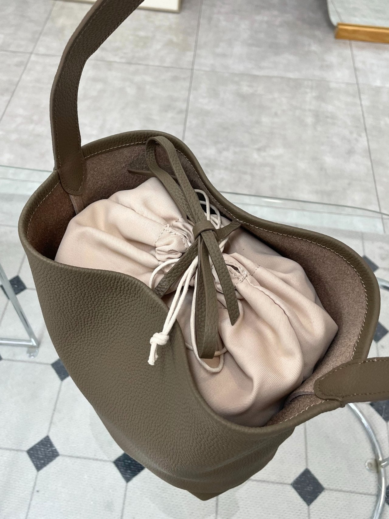 🔥[품절대란인기절정템][배송 한달 예상]🔥✨👜 더로우 스타일 소가죽 파크백 프리미엄 토트백 내부 파우치 포함 인기절정 데일리 명품감성 백 The Row Style Genuine Leather Park Bag 👜✨