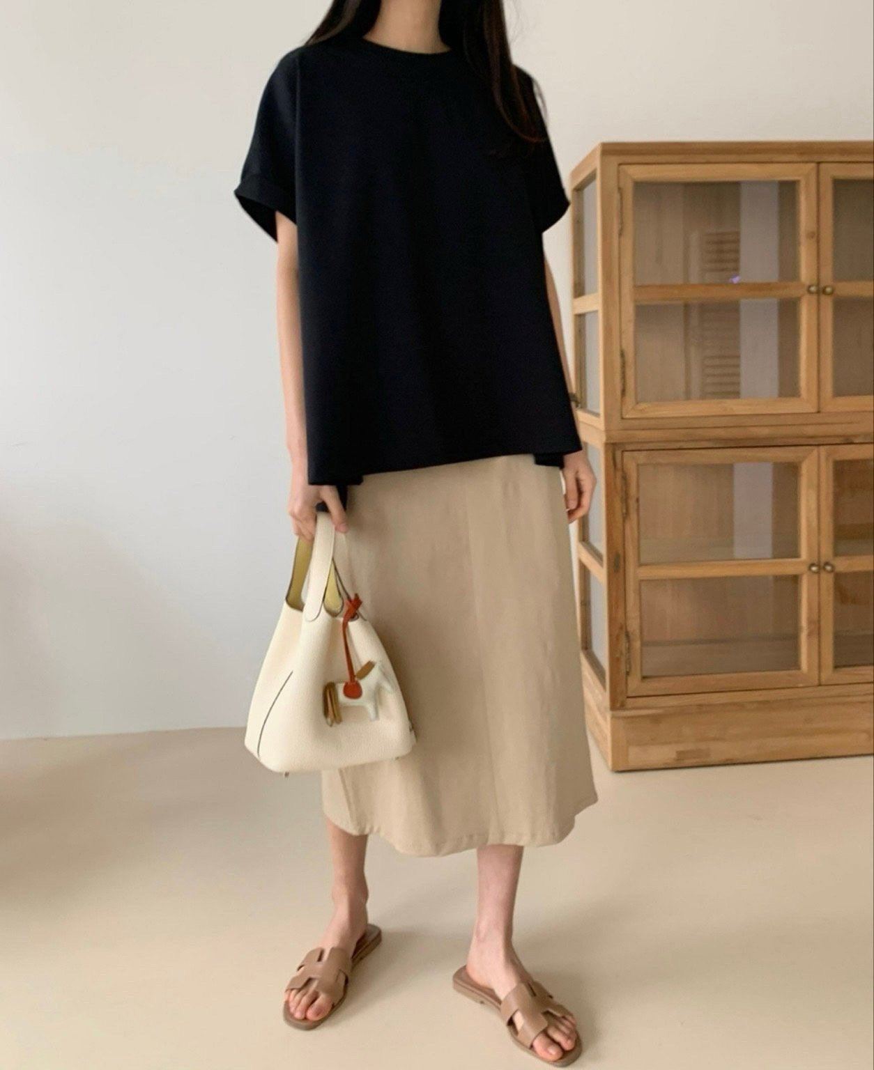 ✨👚 럭키룸 카브라 트임 티셔츠 – 분또 원단 A라인핏 루즈핏 데일리 티셔츠 / 미시 데일리 루즈핏 탑 / 체형커버 트임 티셔츠 ✨ ✨👚 Lucky Room Cabra Side-Slit Tee – Premium Ponte Fabric A-Line Loose Fit Daily Top / Comfortable Everyday Oversized T-Shirt ✨