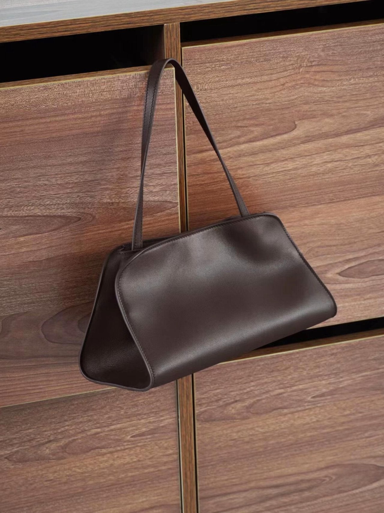 👜✨🤎 [3주-4주예상]최신상 V 소가죽 로우 페기 숄더백 · 토트백 · 크로스 미니백 │ Premium Cowhide Low Peggy Shoulder Bag / Tote / Cross Mini Bag 🤎✨👜