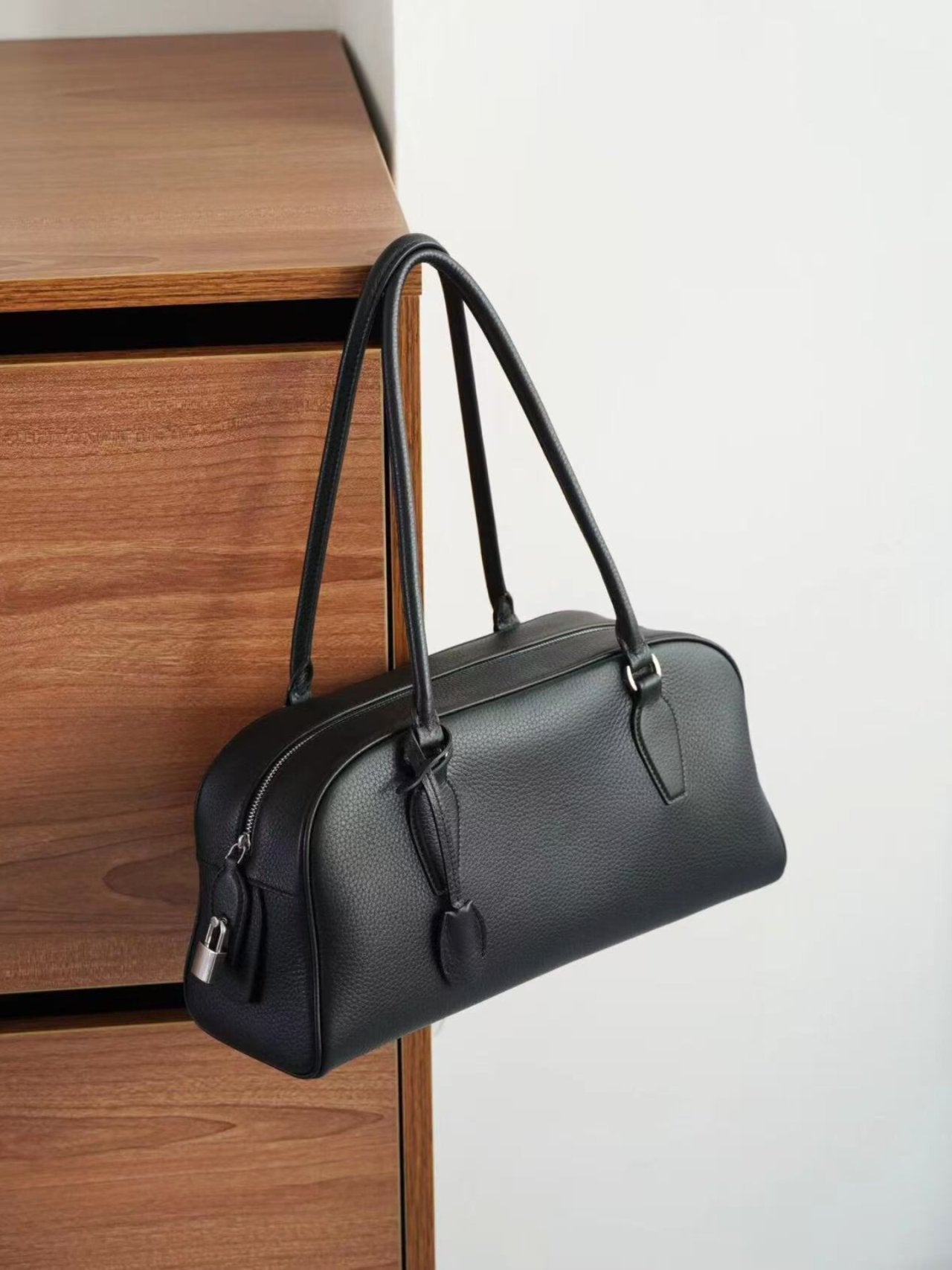 🖤✨더로우 스타일 프리미엄 소가죽 보스턴 숄더백✨데일리 미니멀 숄더백✨봄 데일리백✨고급 클래식백✨ 🖤✨The Row Style Premium Cow Leather Boston Shoulder Bag✨Minimal Daily Shoulder Bag✨Spring Classic Bag✨