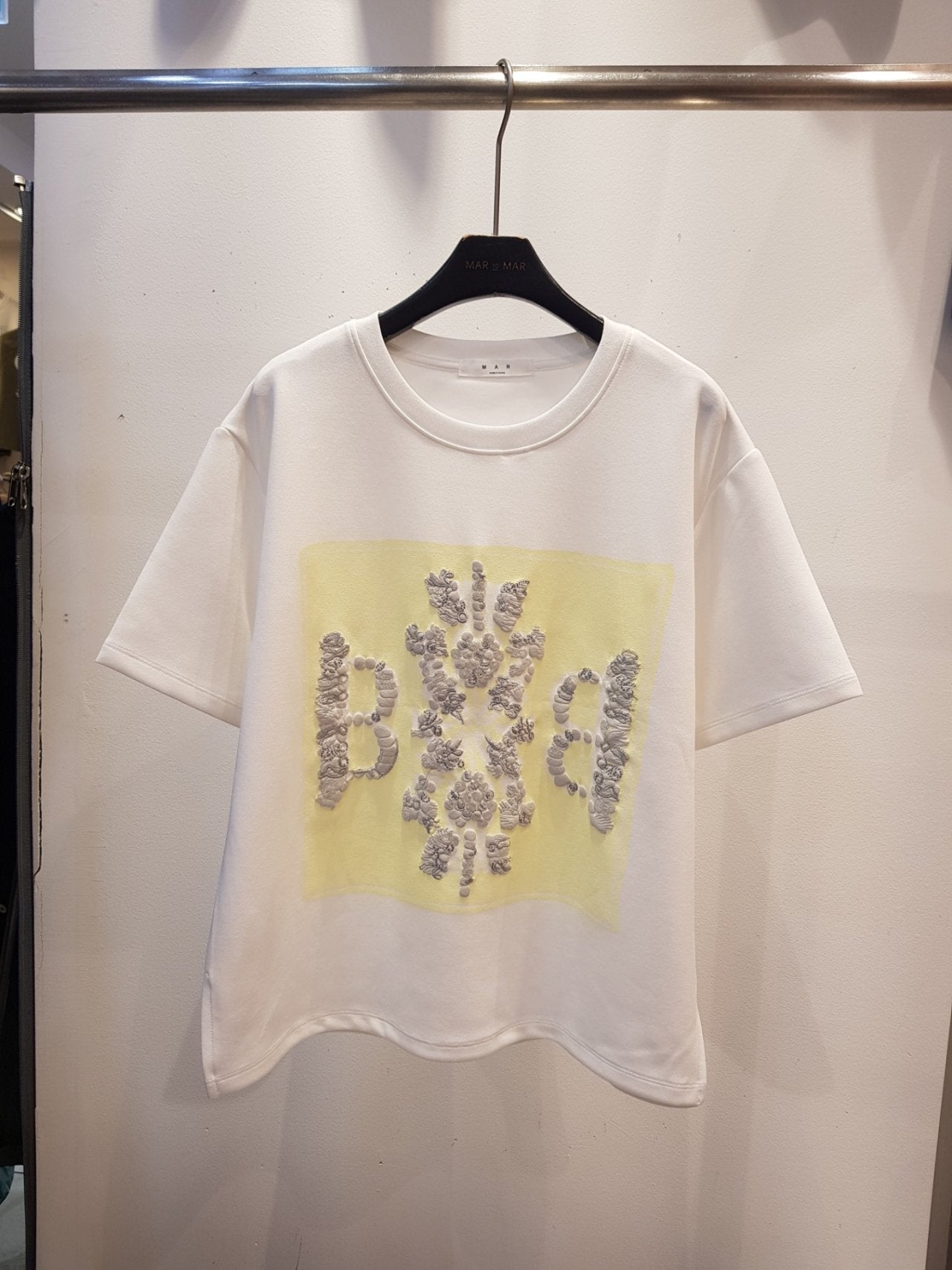 ✨👕🌸 마르 BB 스팽글 자수 티셔츠 (Free 66–77) MAR BB Sequin Embroidery T-Shirt (Free Size 66–77) 🌸👕✨