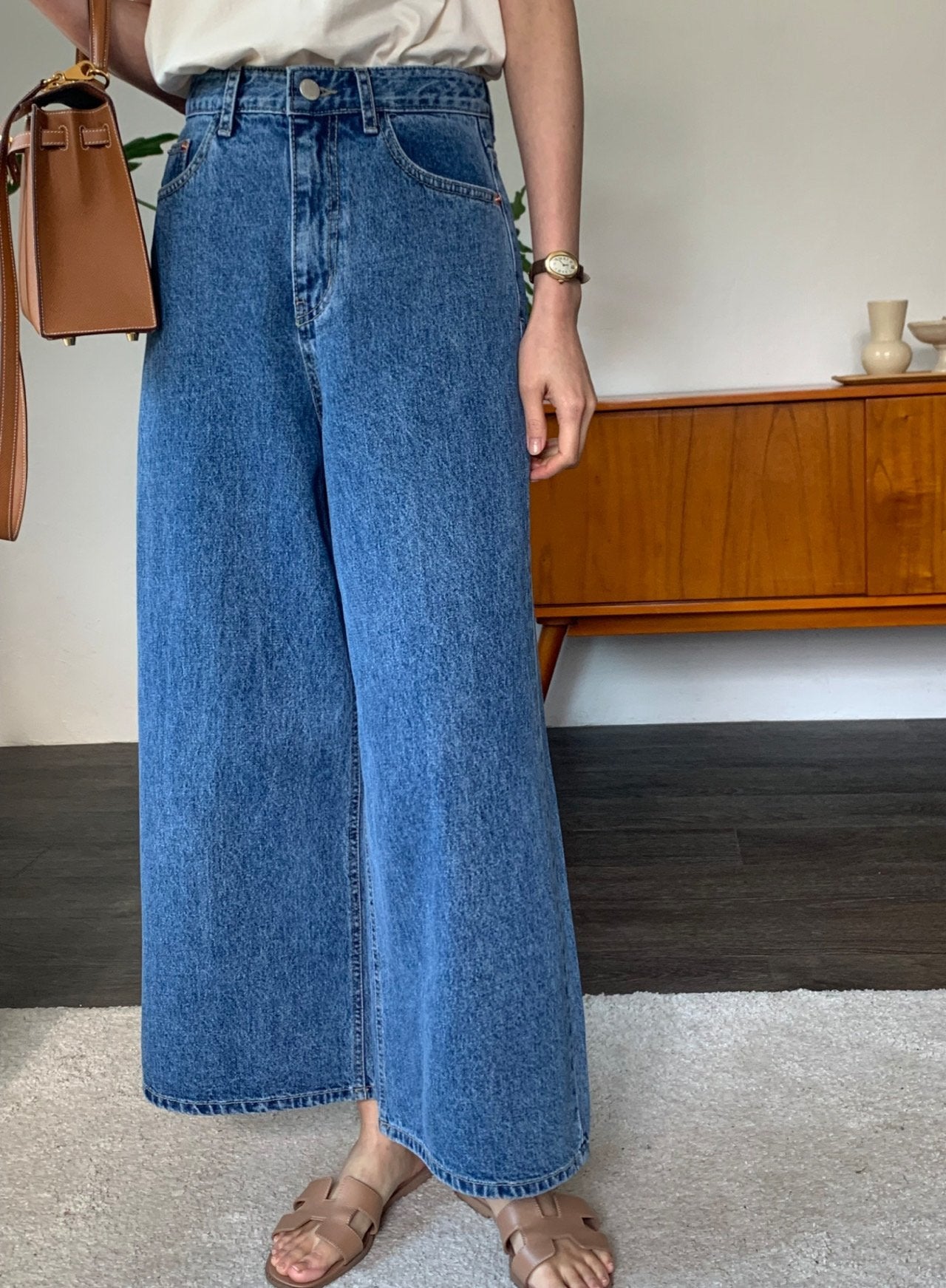 🌸봄신상🌼[럭키룸] 👖 26SS 봄신상 뒤포켓 절개 세미와이드 데님 팬츠 (중청) 26SS Spring Back Pocket Seam Semi-Wide Denim Pants (Medium Blue)