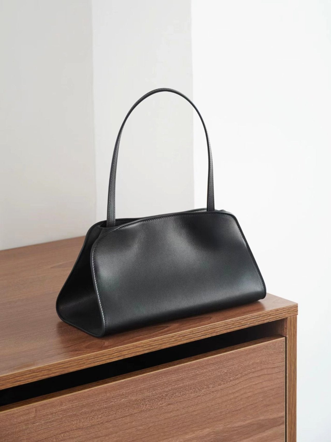 👜✨🤎 [3주-4주예상]최신상 V 소가죽 로우 페기 숄더백 · 토트백 · 크로스 미니백 │ Premium Cowhide Low Peggy Shoulder Bag / Tote / Cross Mini Bag 🤎✨👜