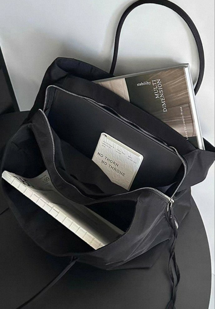 ✨가볍고 넉넉한 데일리·여행용 프릭스 빅 나일론 숄더백 ✈️👜 노트북 수납 가능 · 3칸 분리 수납 · 초경량 가방 (블랙/그레이/퍼플) Lightweight Large Nylon Shoulder Bag ✨ Laptop Fit · 3 Compartments · Ultra Lightweight (Black/Gray/Purple)